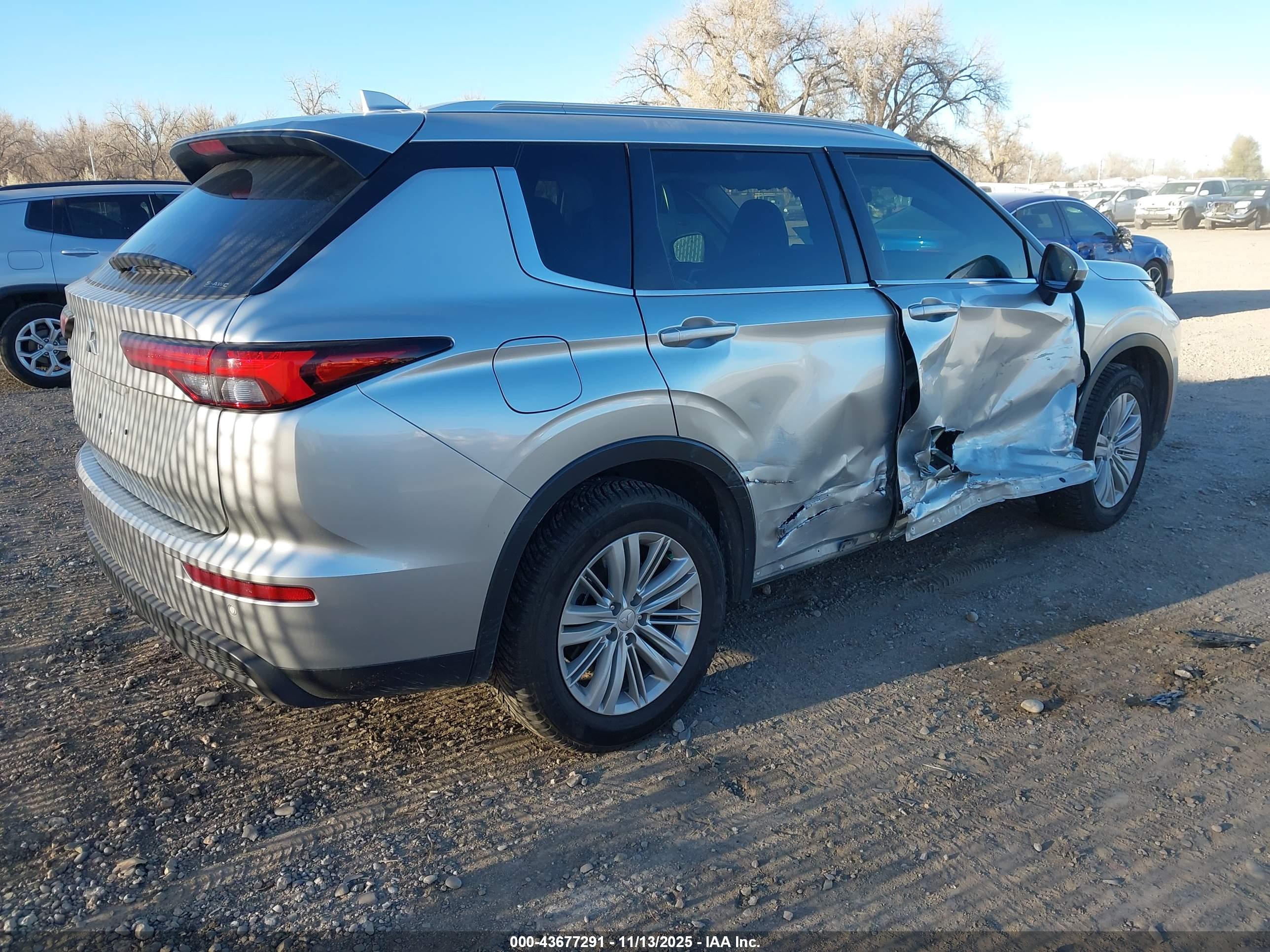 MITSUBISHI OUTLANDER image 4