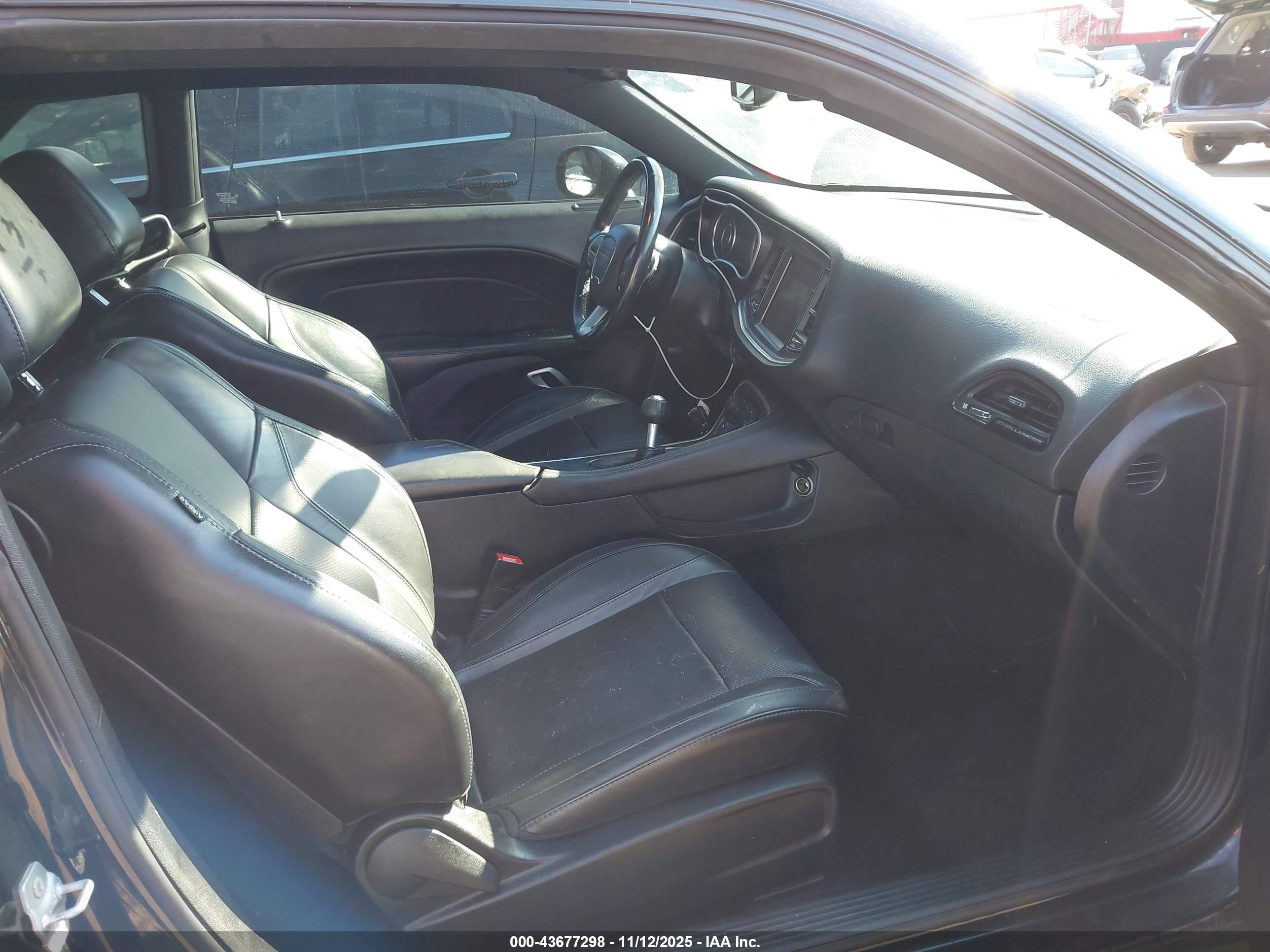 DODGE CHALLENGER image 5
