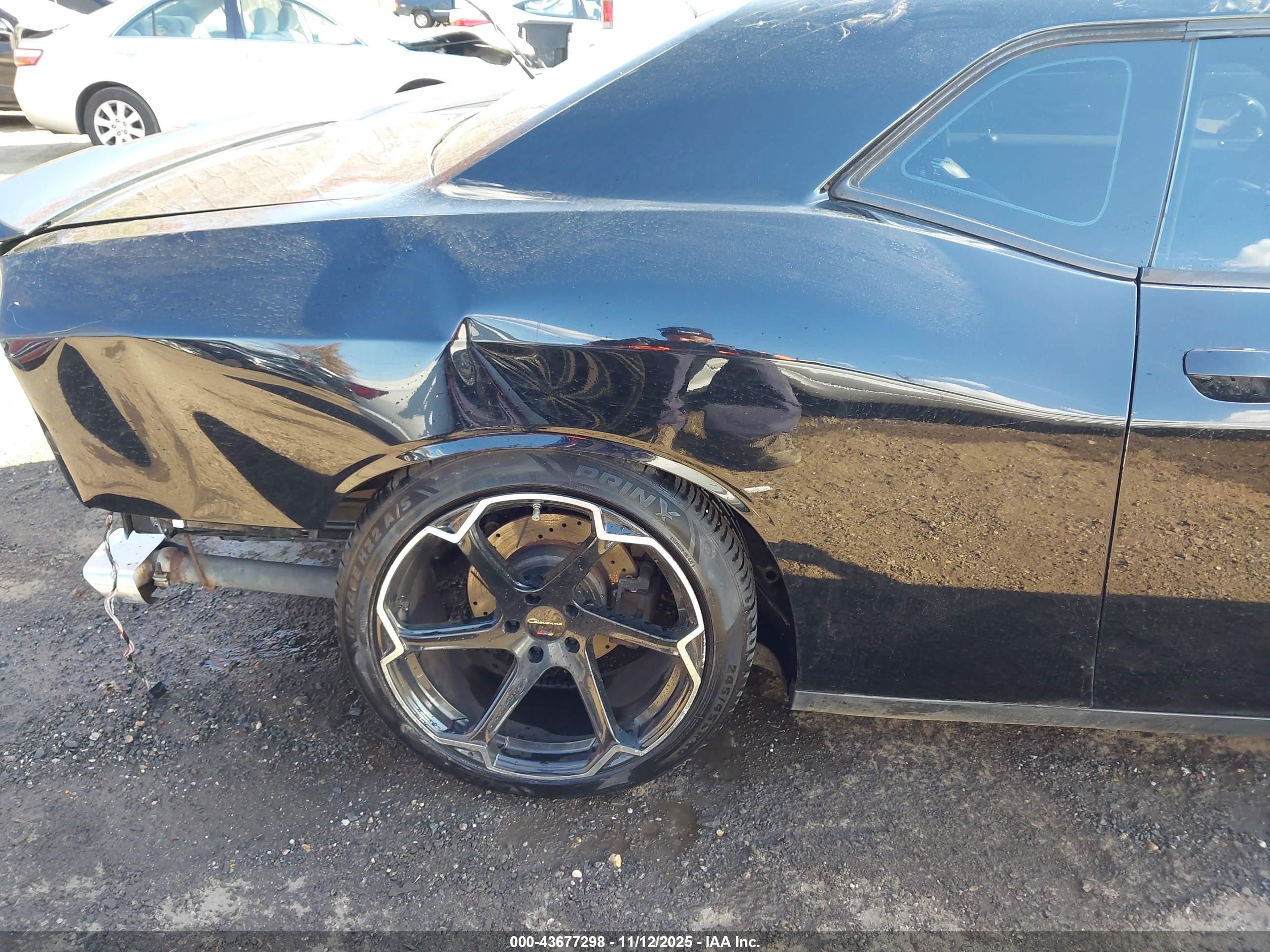 DODGE CHALLENGER image 6