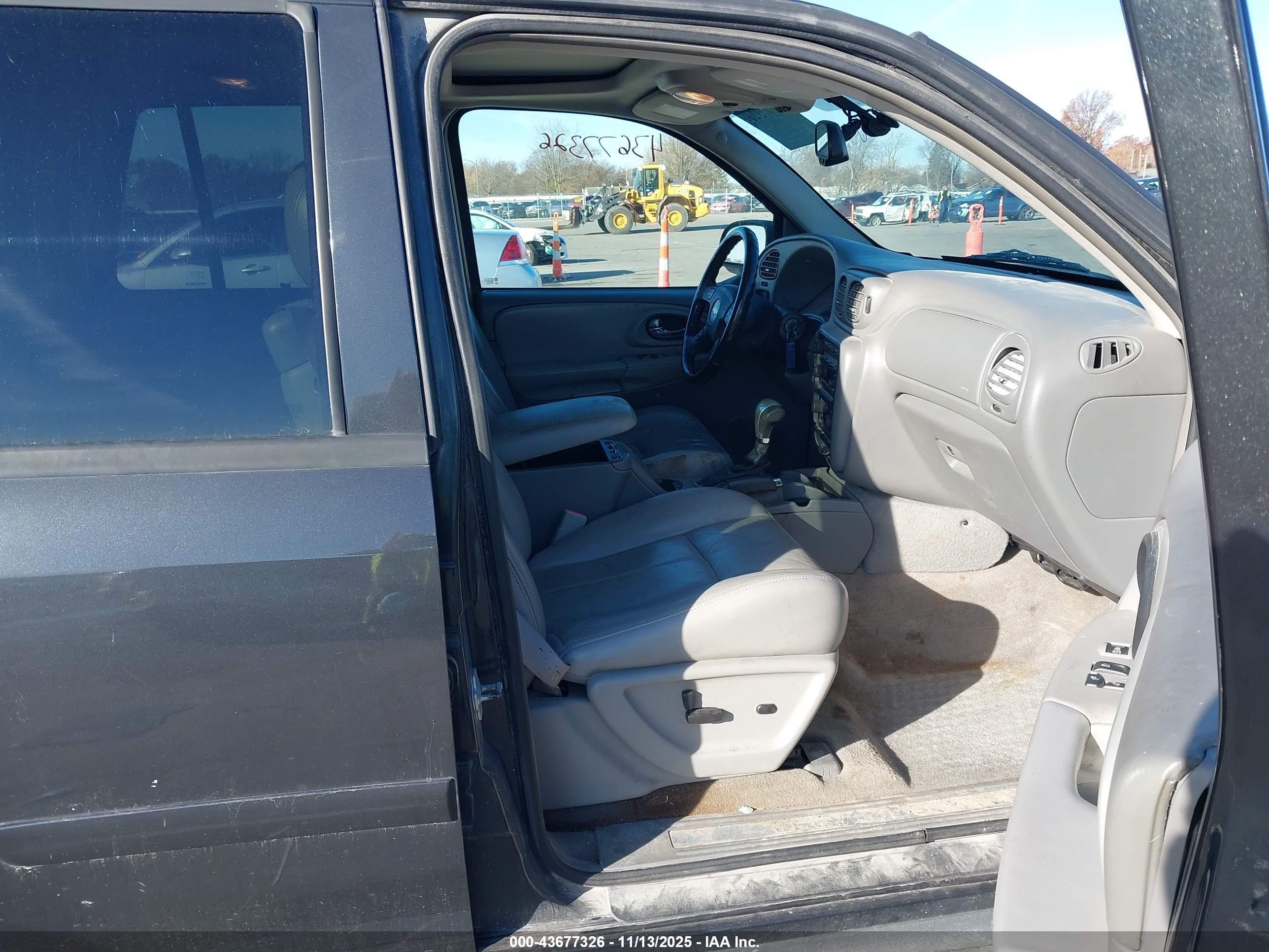 CHEVROLET TRAILBLAZER image 5