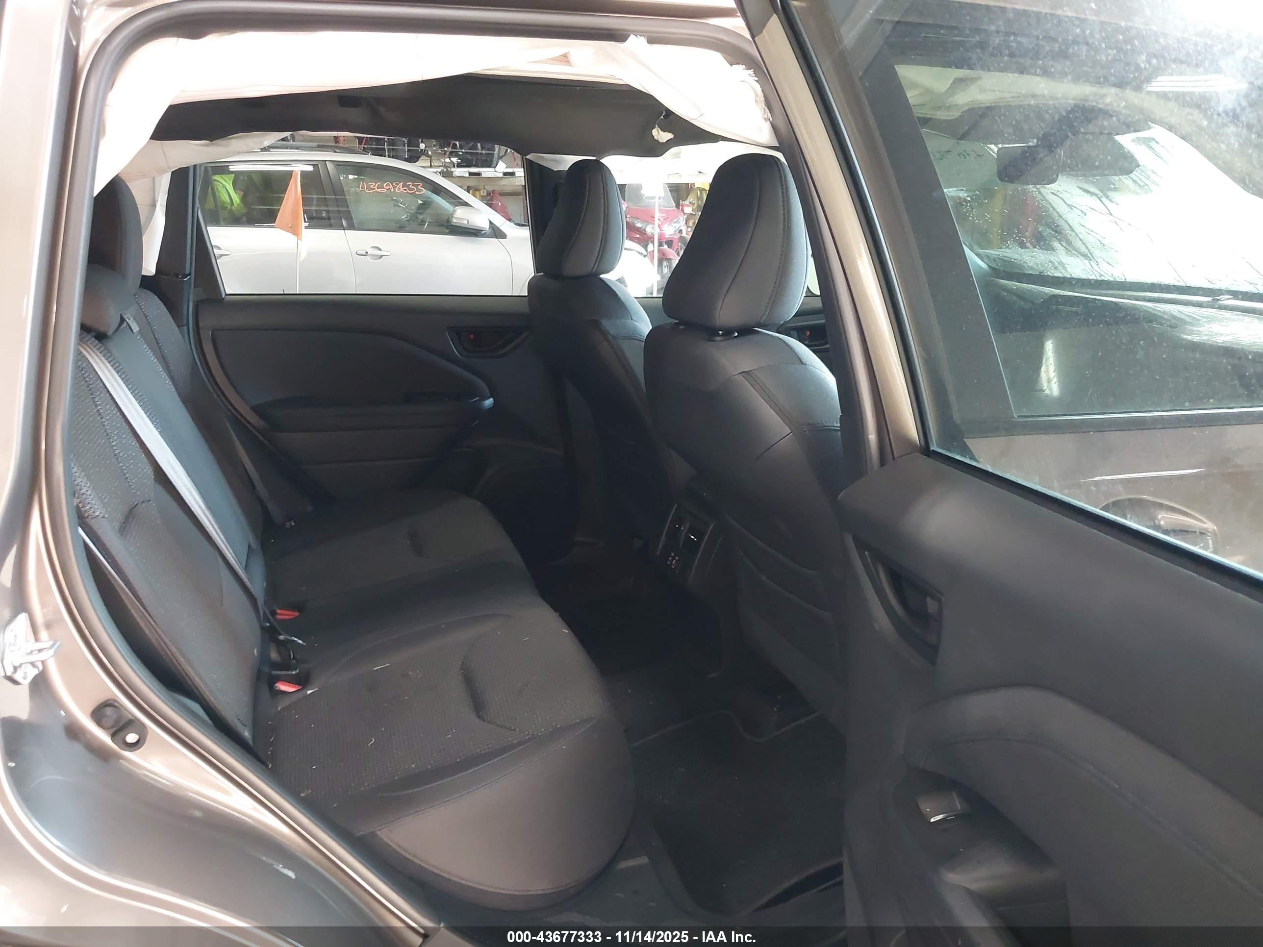 SUBARU FORESTER image 8