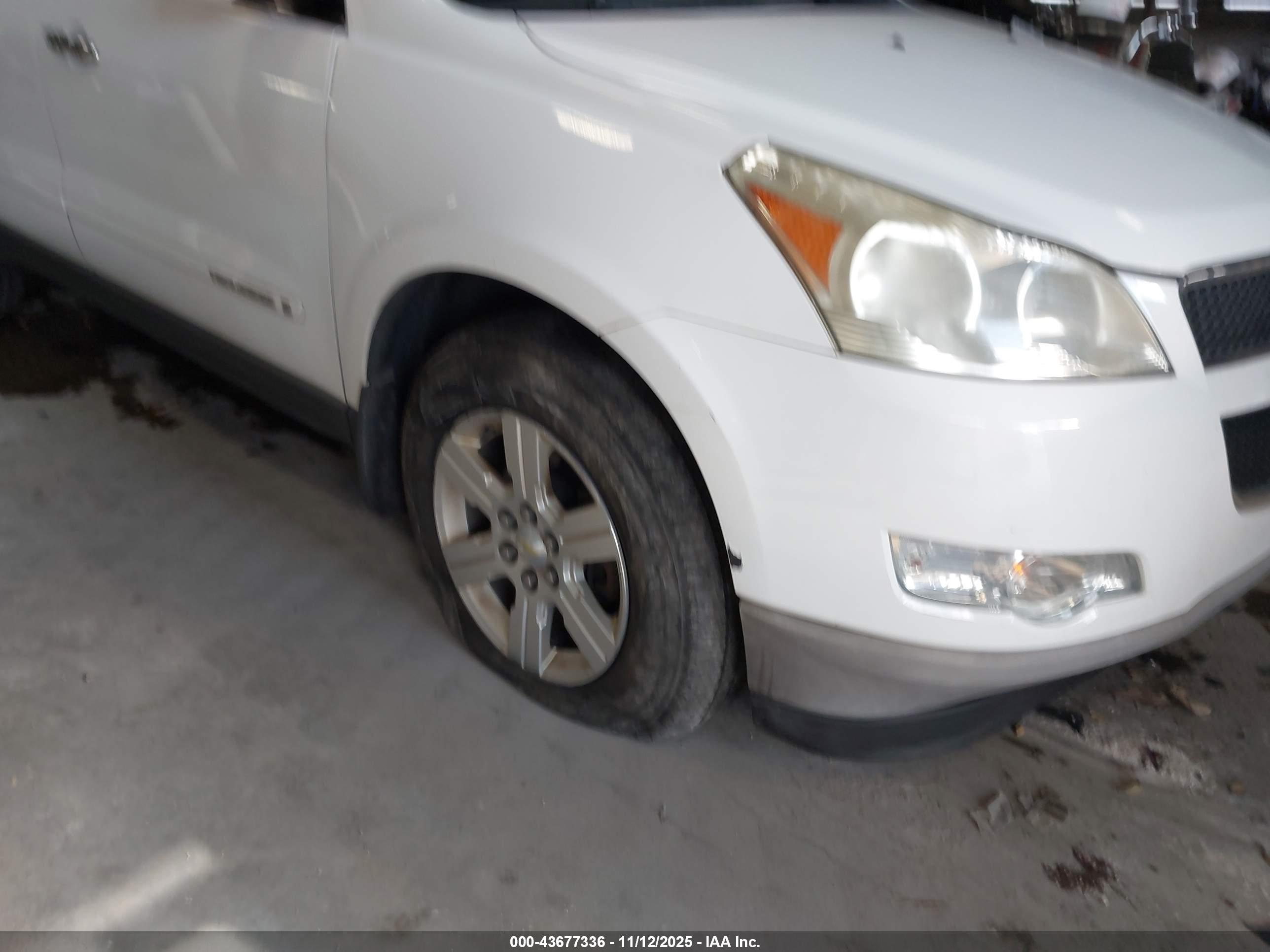 CHEVROLET TRAVERSE image 6