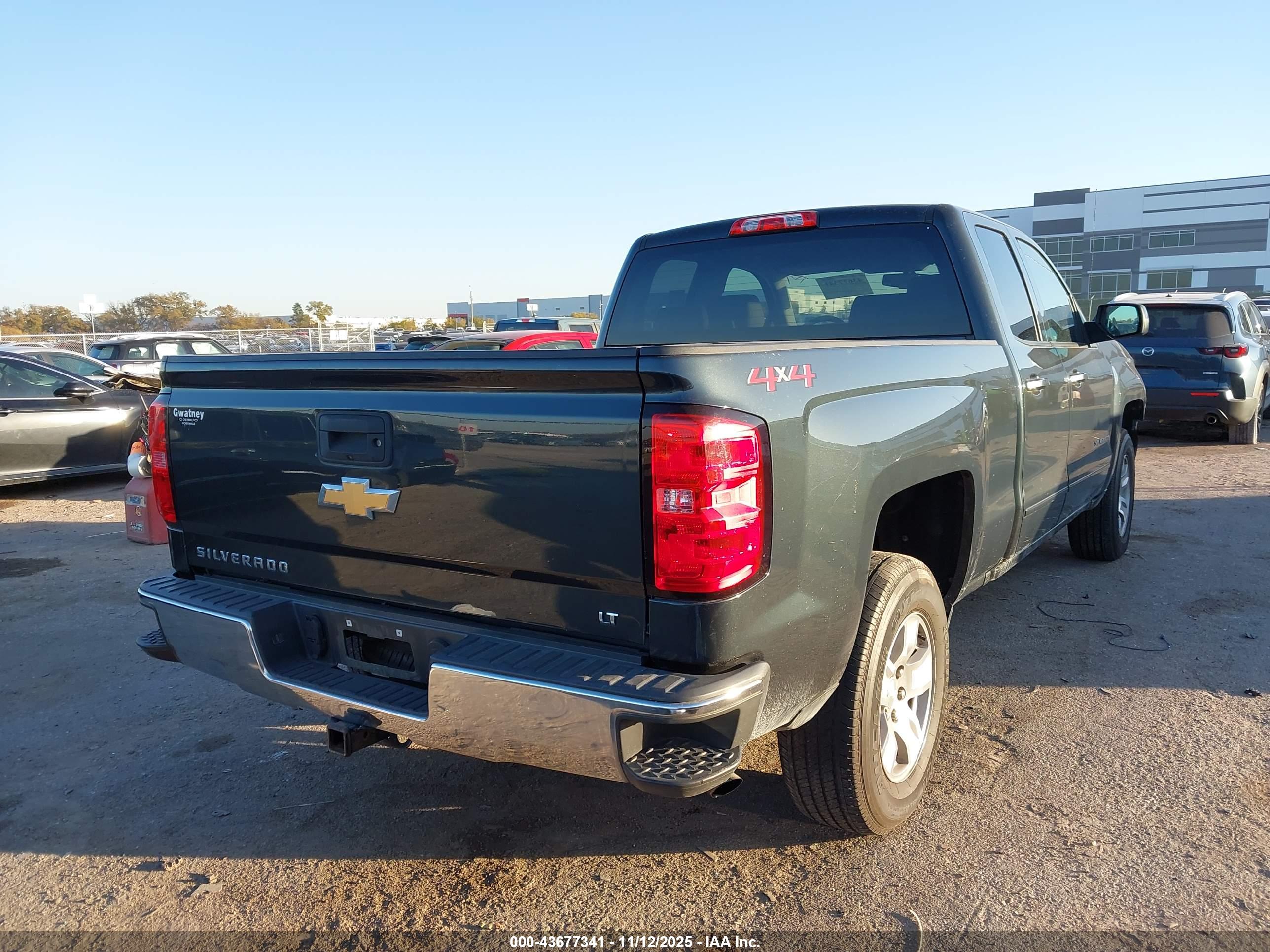 CHEVROLET SILVERADO image 4