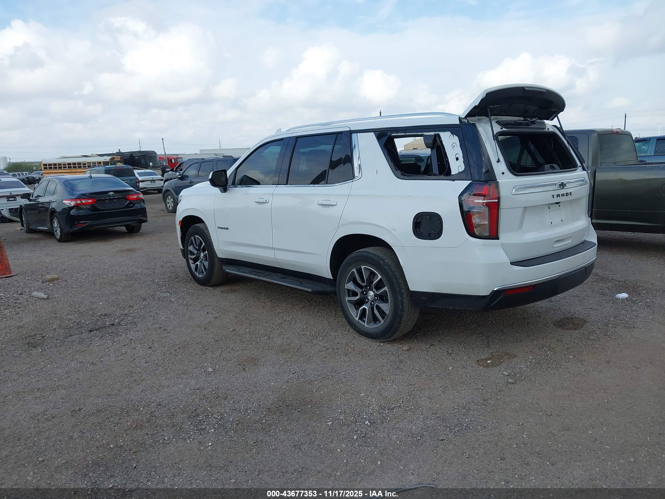 CHEVROLET TAHOE image 3