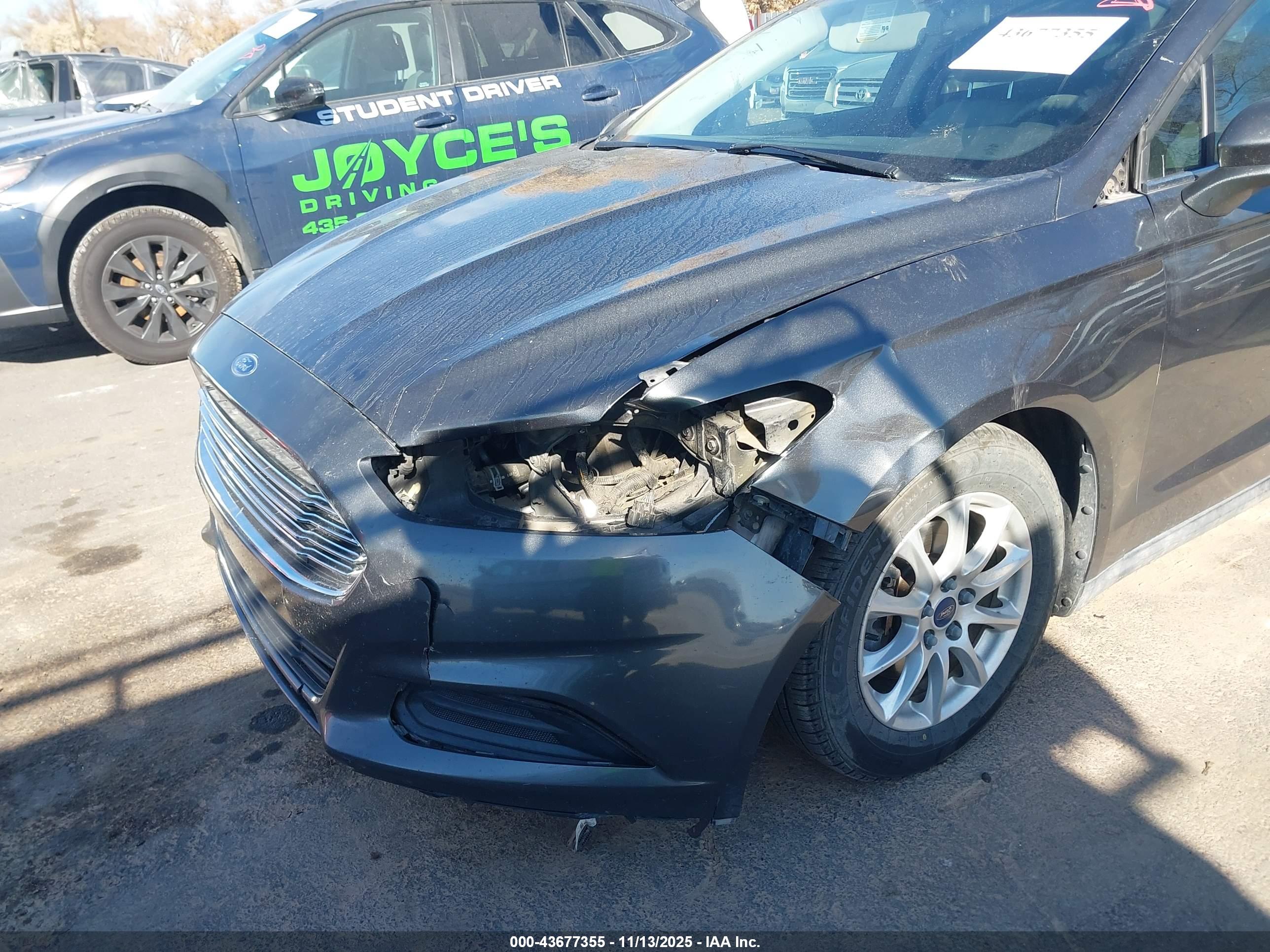 FORD FUSION image 6