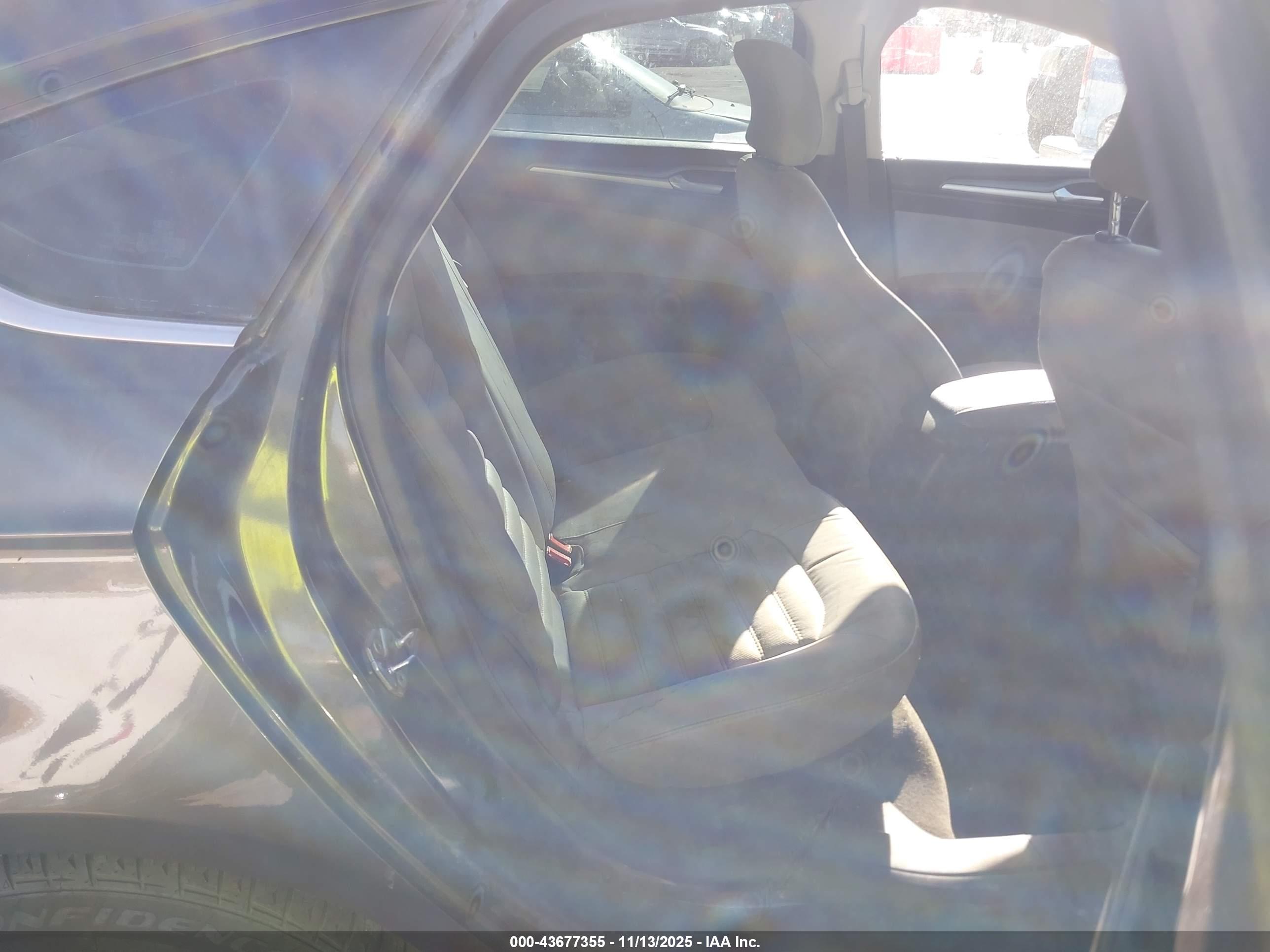 FORD FUSION image 8