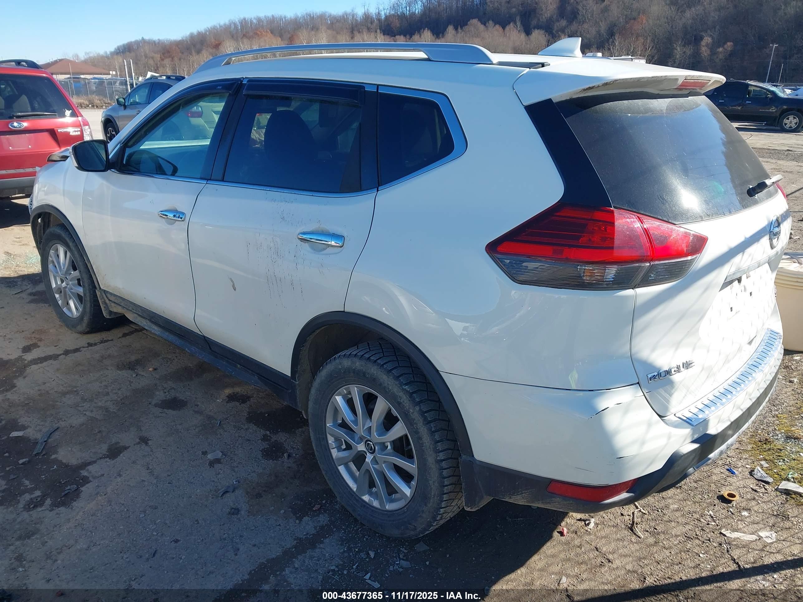 NISSAN ROGUE image 3
