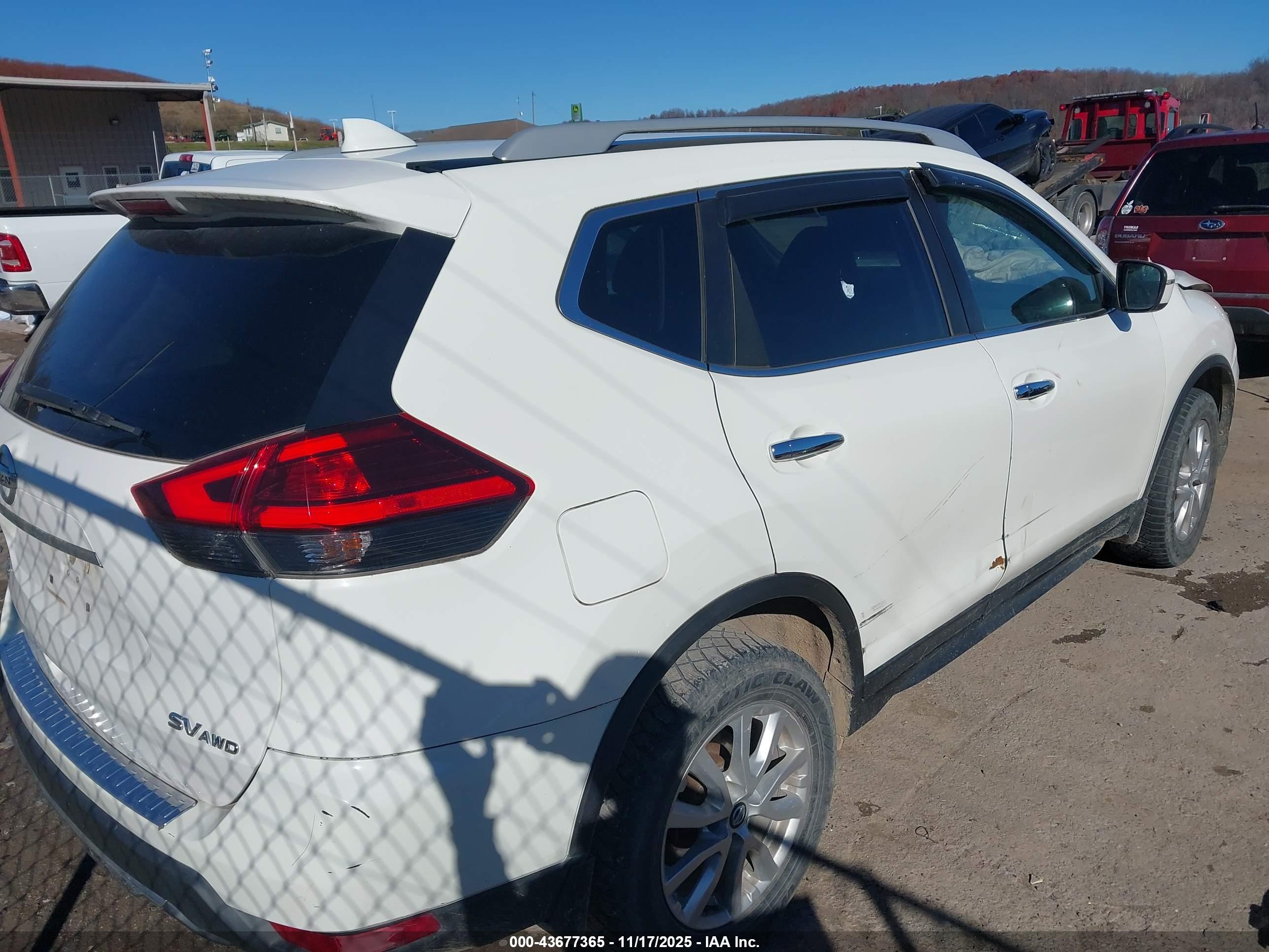NISSAN ROGUE image 4