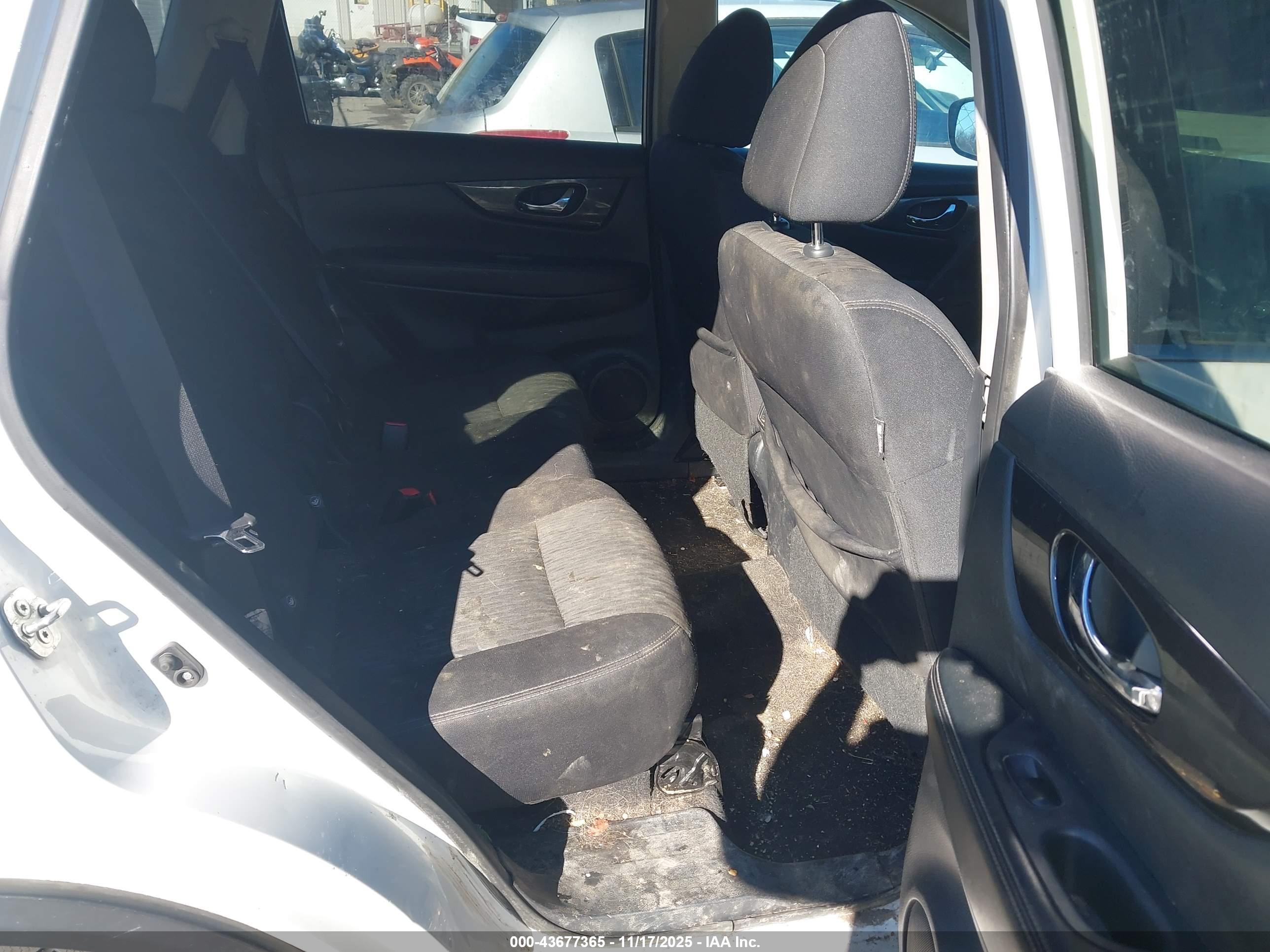 NISSAN ROGUE image 8