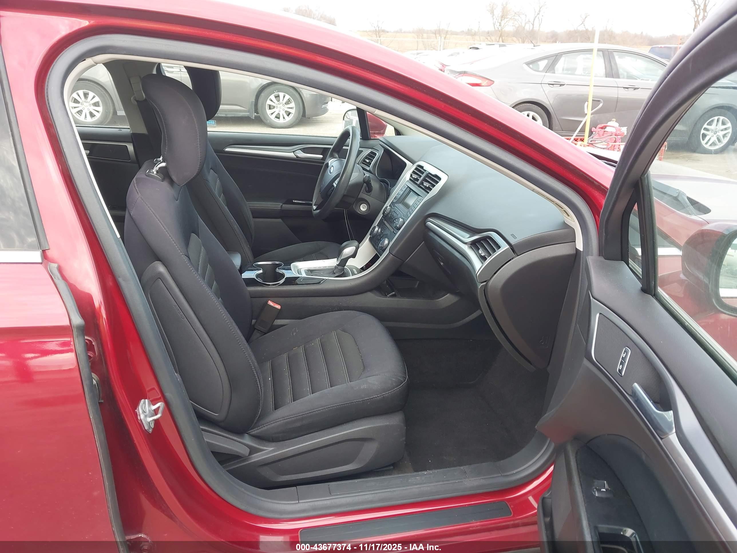 FORD FUSION image 5