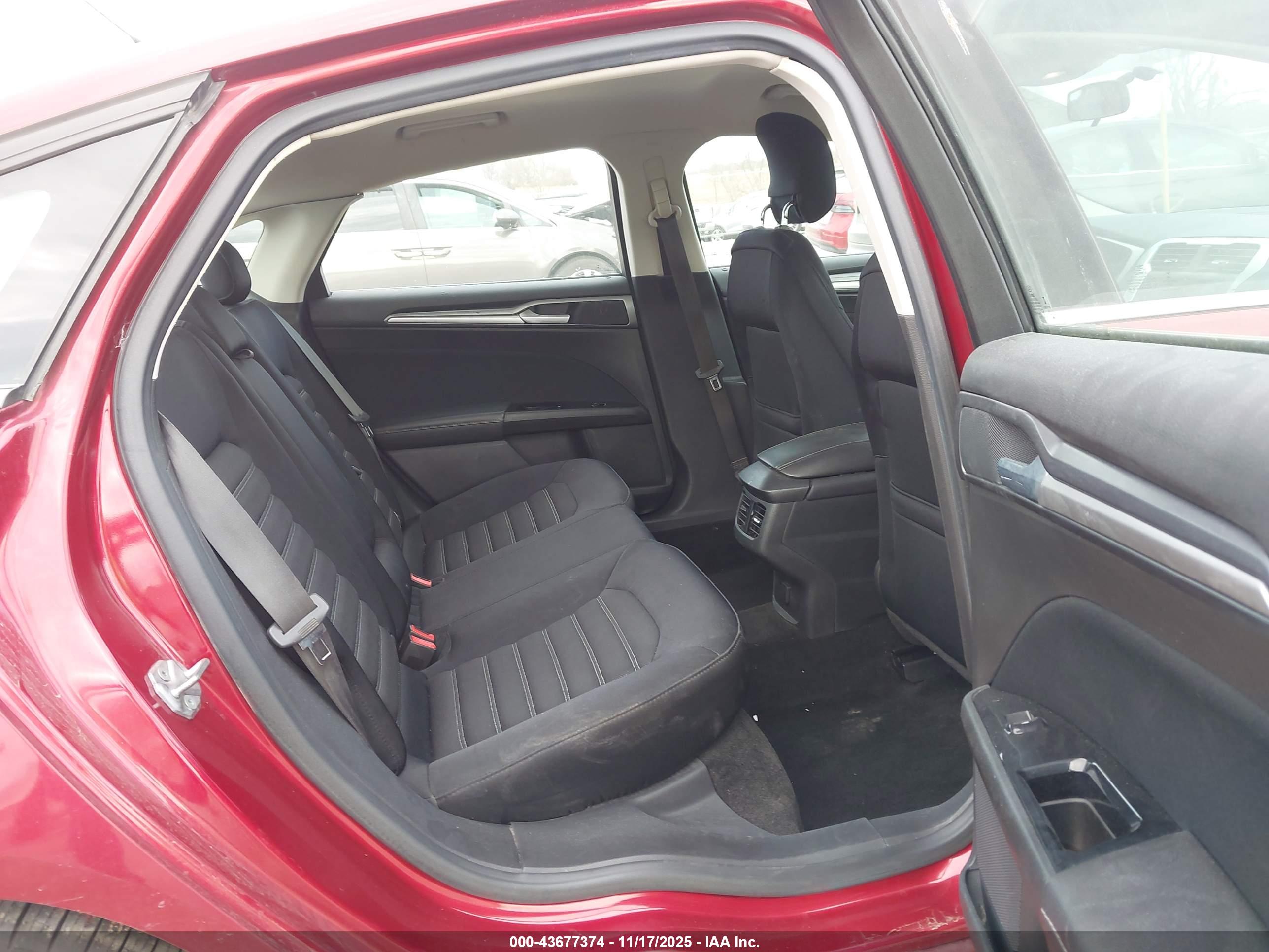 FORD FUSION image 8