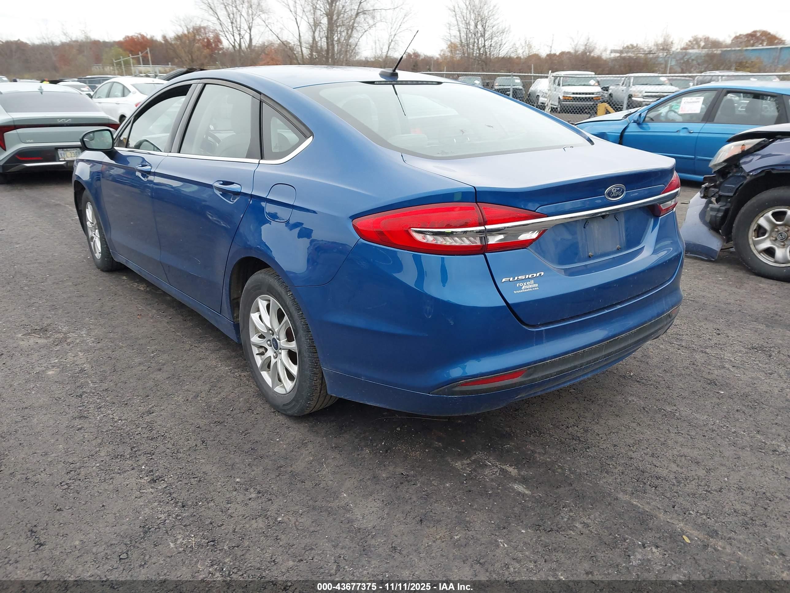 FORD FUSION image 3