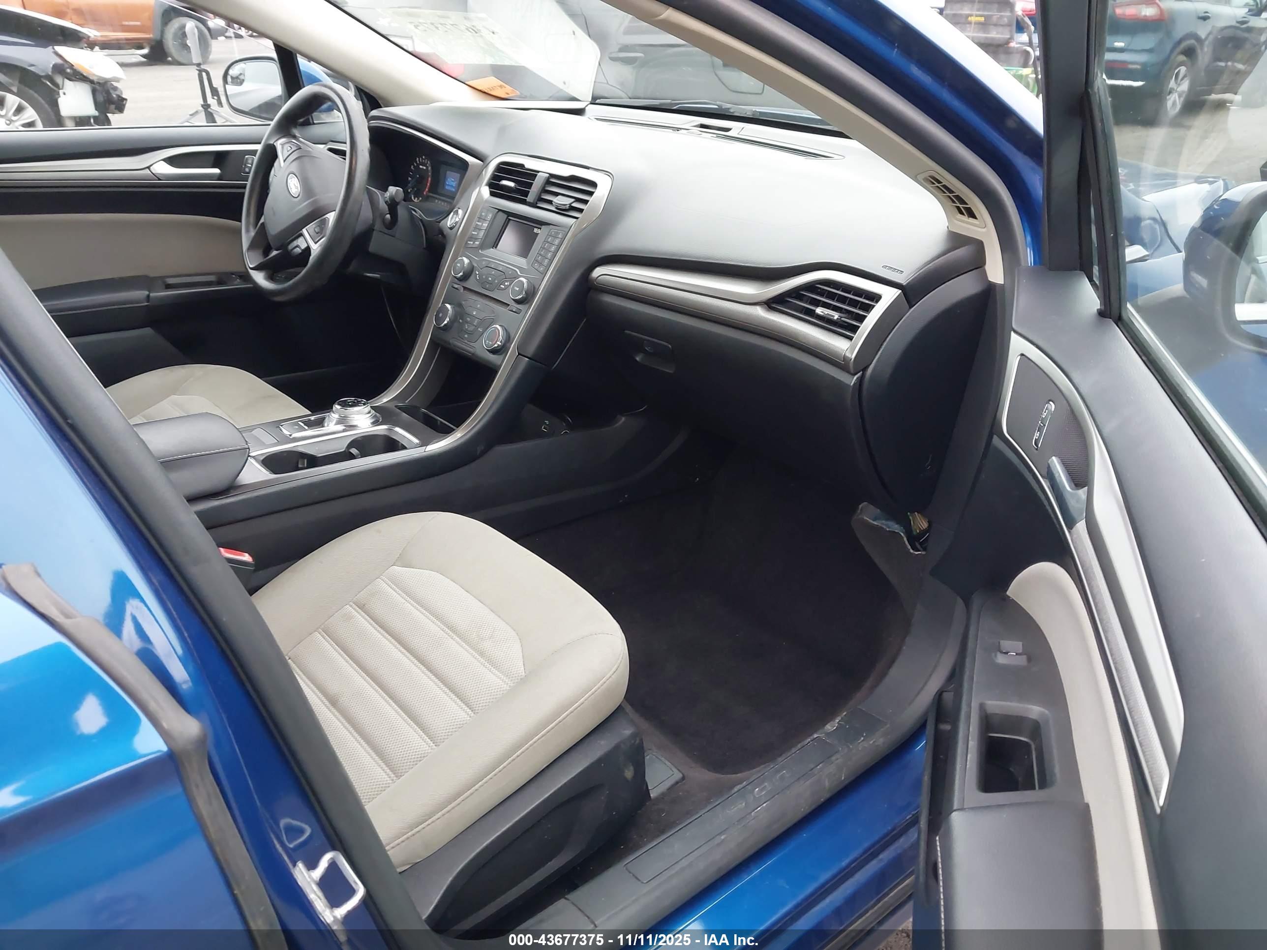 FORD FUSION image 5