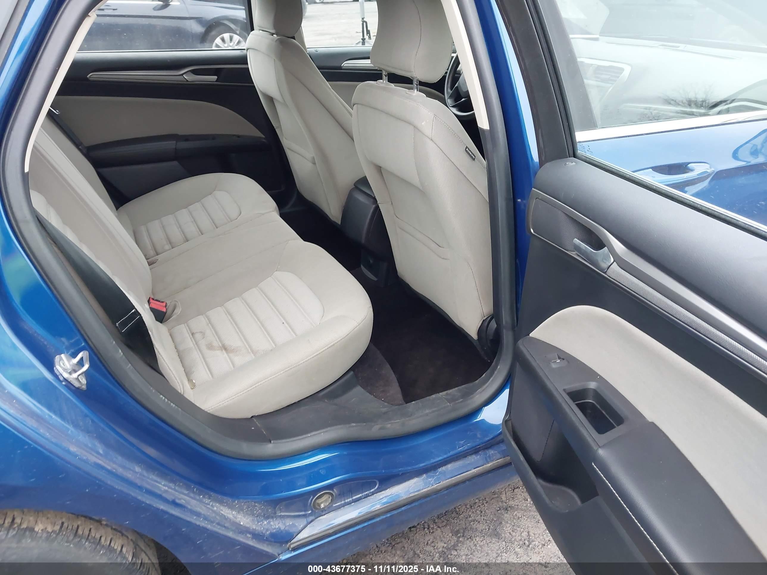 FORD FUSION image 8