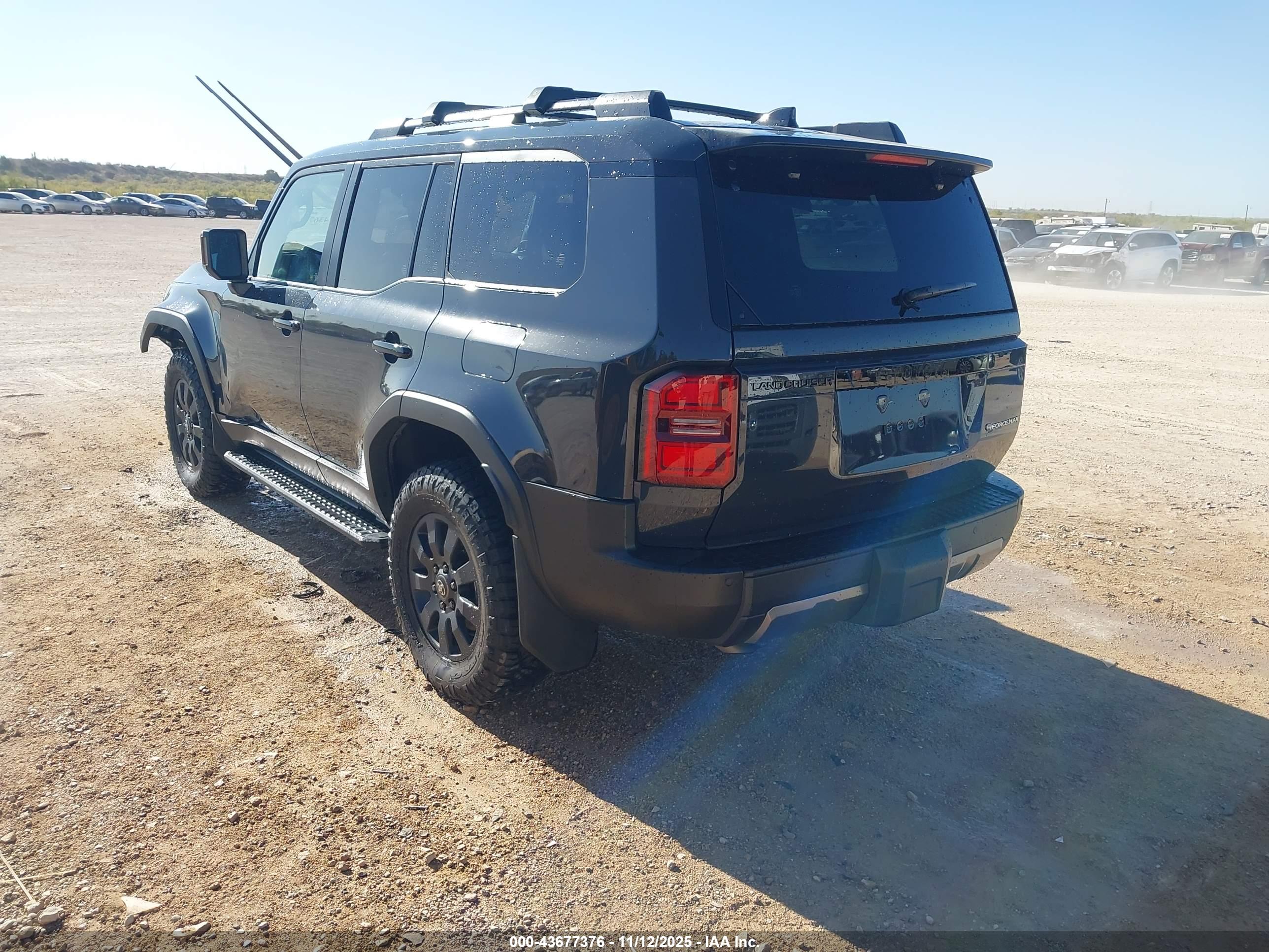 TOYOTA LAND image 3