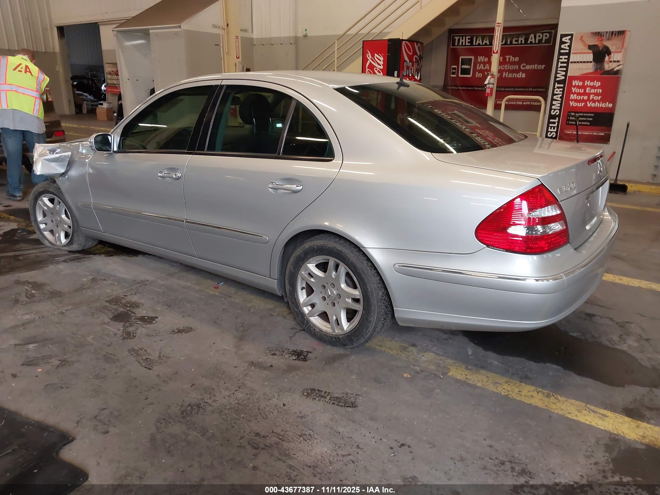 MERCEDES-BENZ E image 3