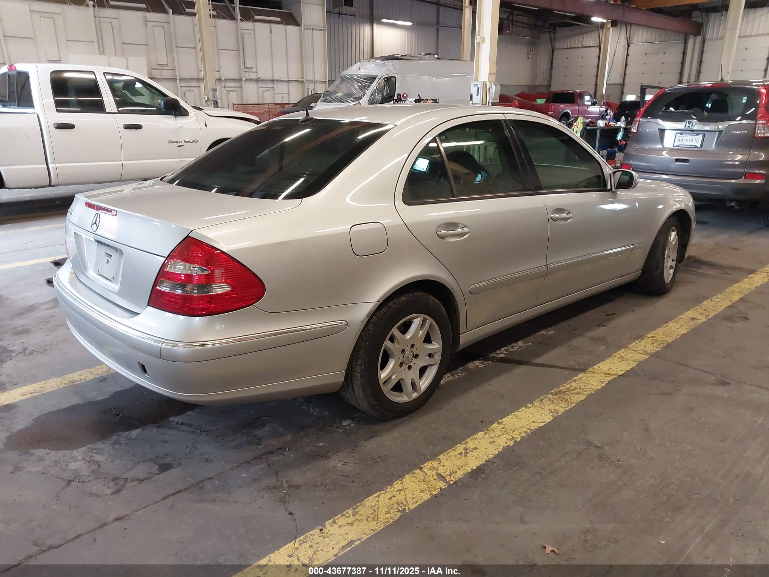 MERCEDES-BENZ E image 4