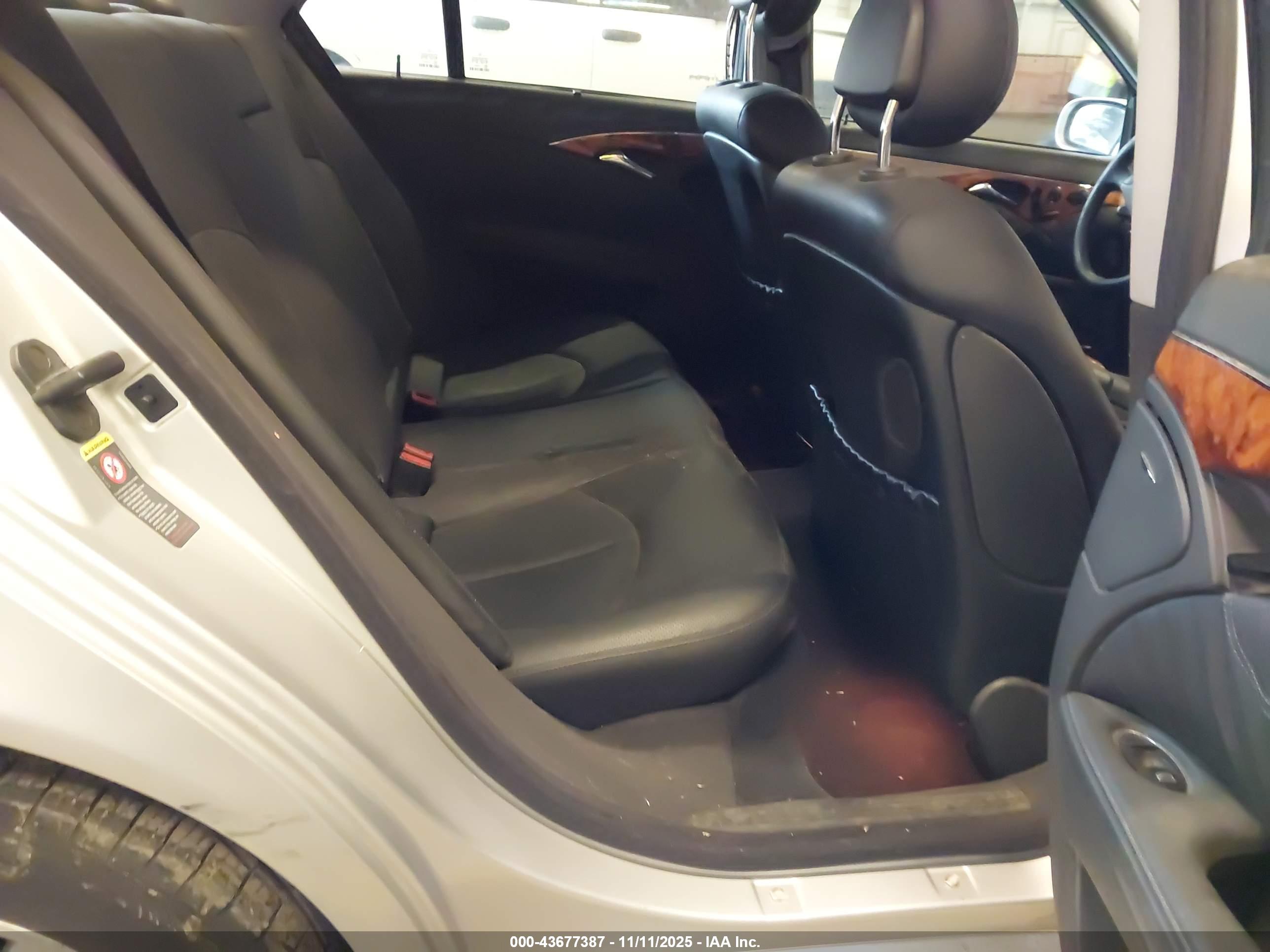 MERCEDES-BENZ E image 8