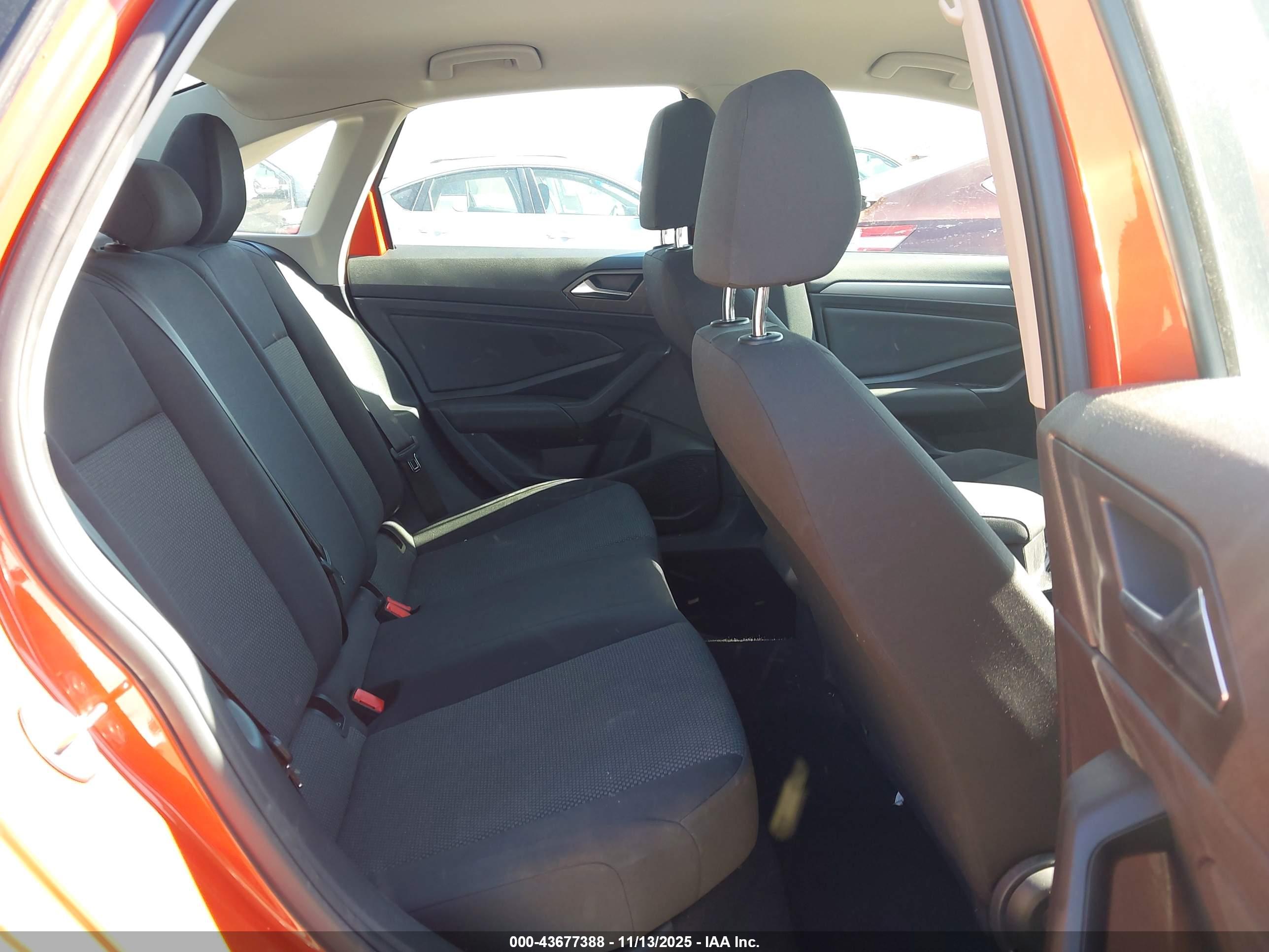 VOLKSWAGEN JETTA image 8