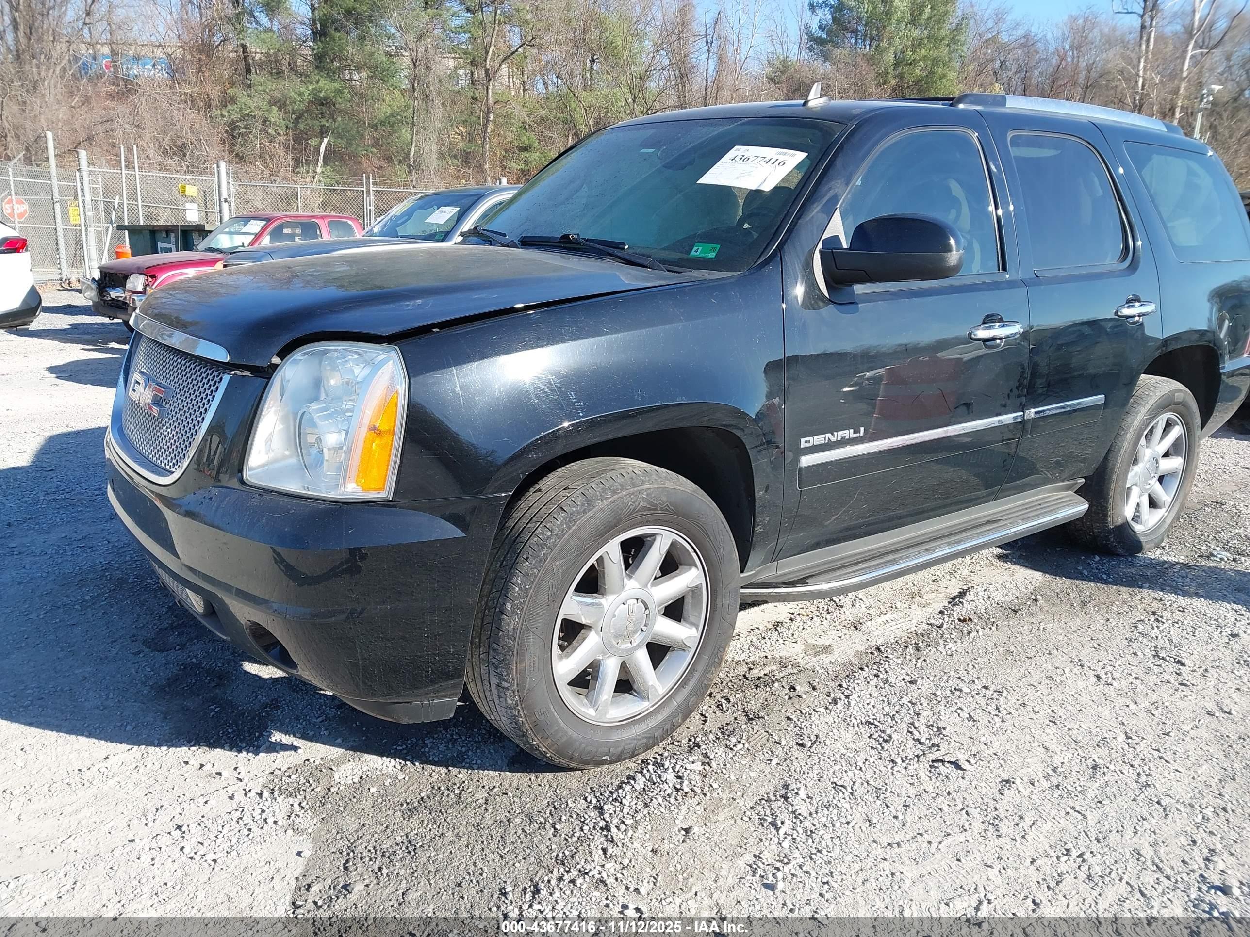 GMC YUKON image 2