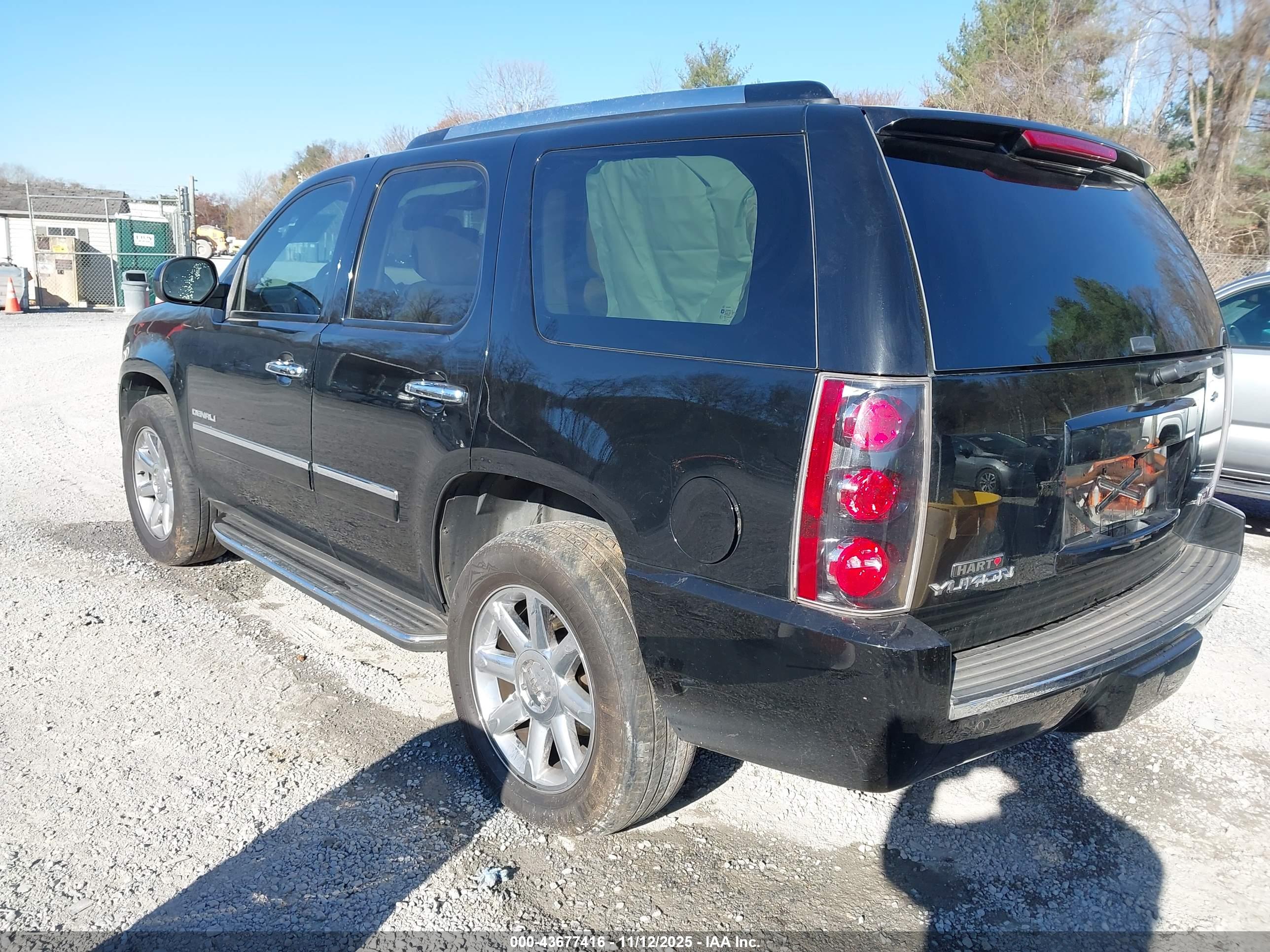 GMC YUKON image 3