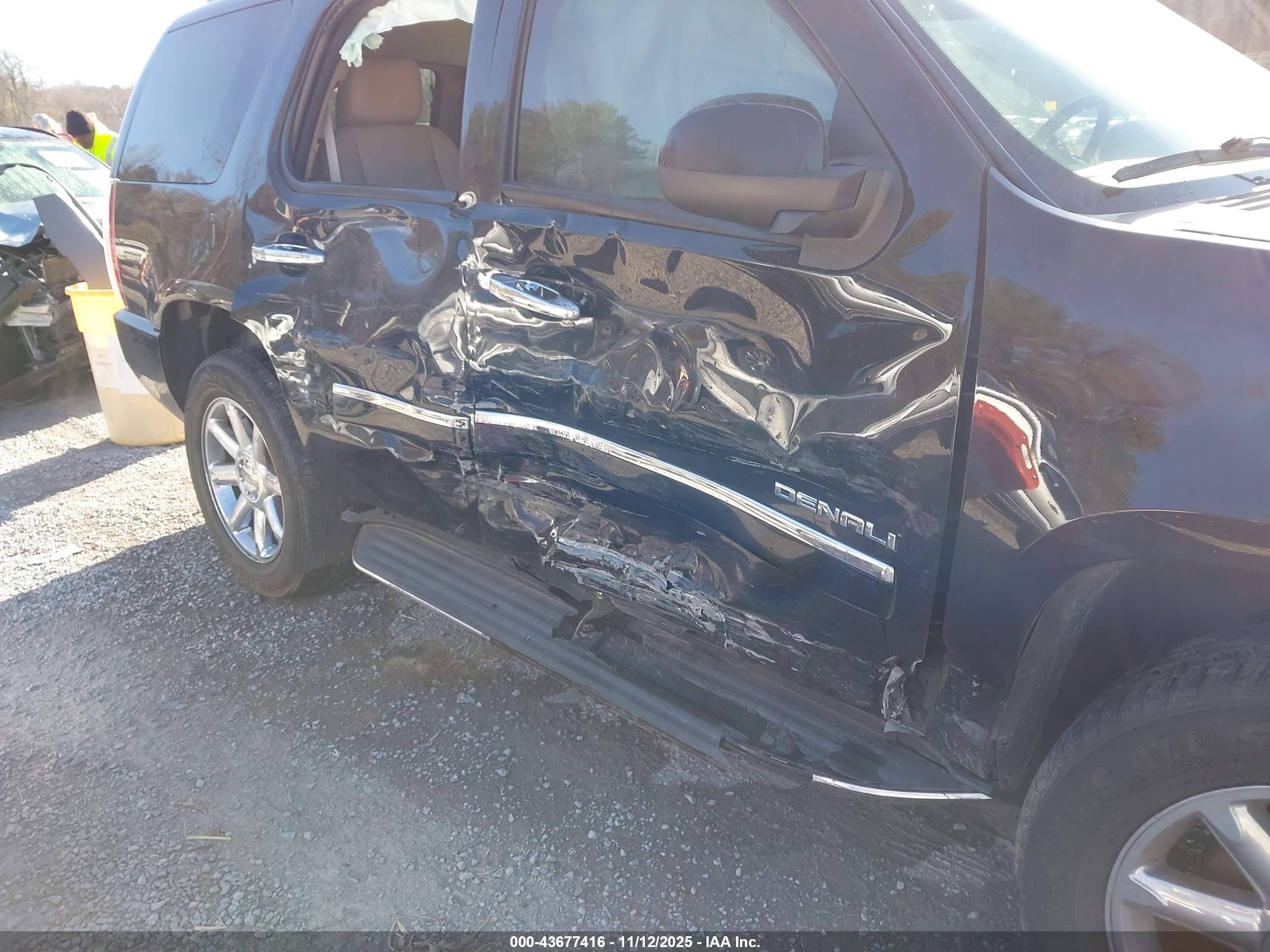 GMC YUKON image 6