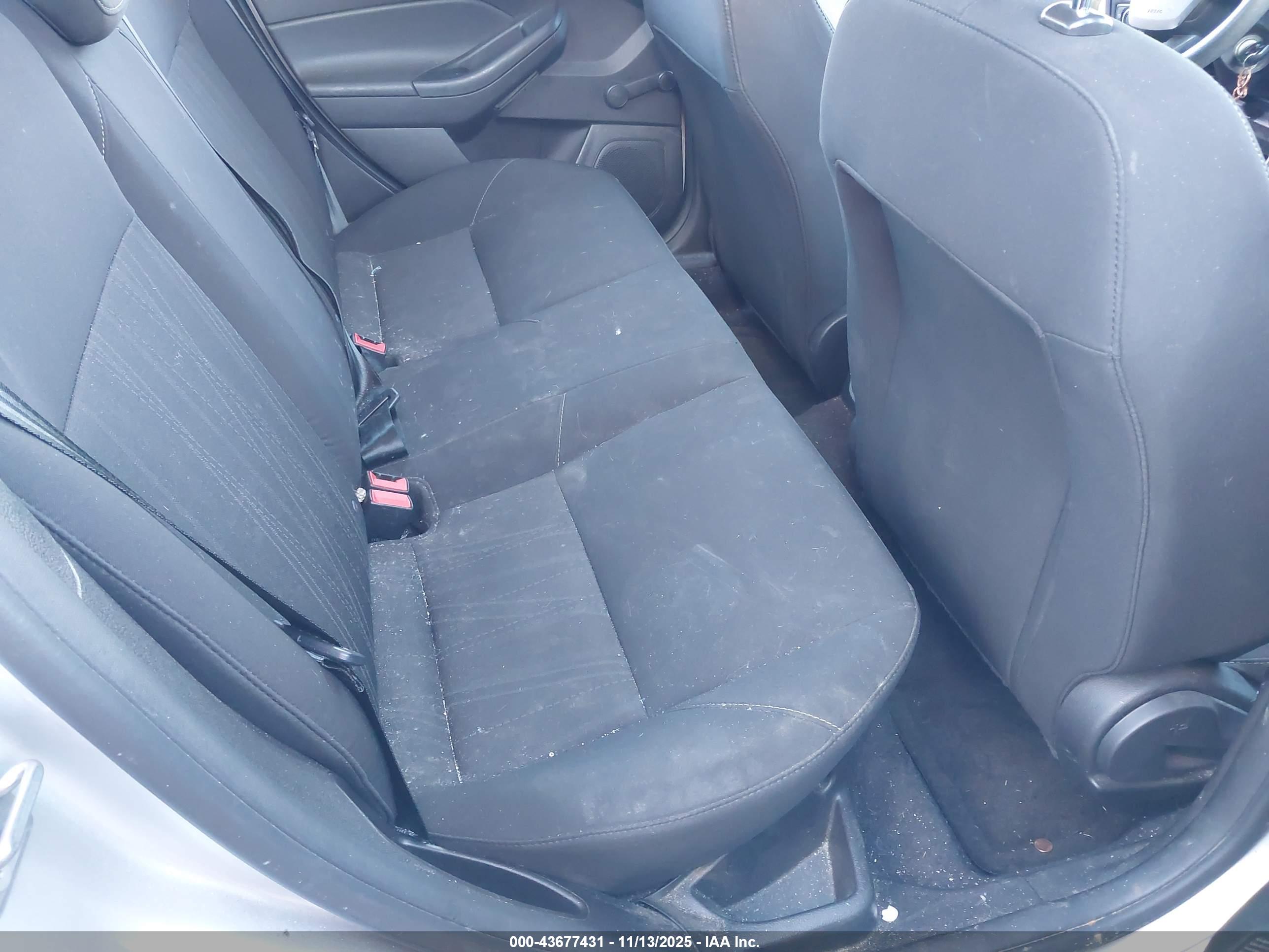 FORD FOCUS image 8
