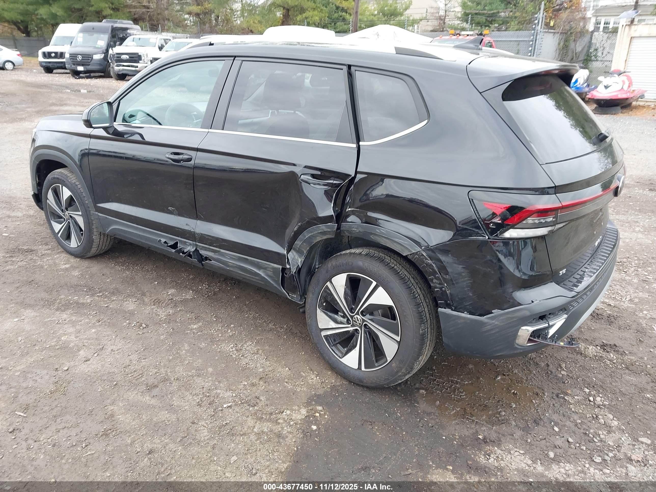 VOLKSWAGEN TAOS image 3
