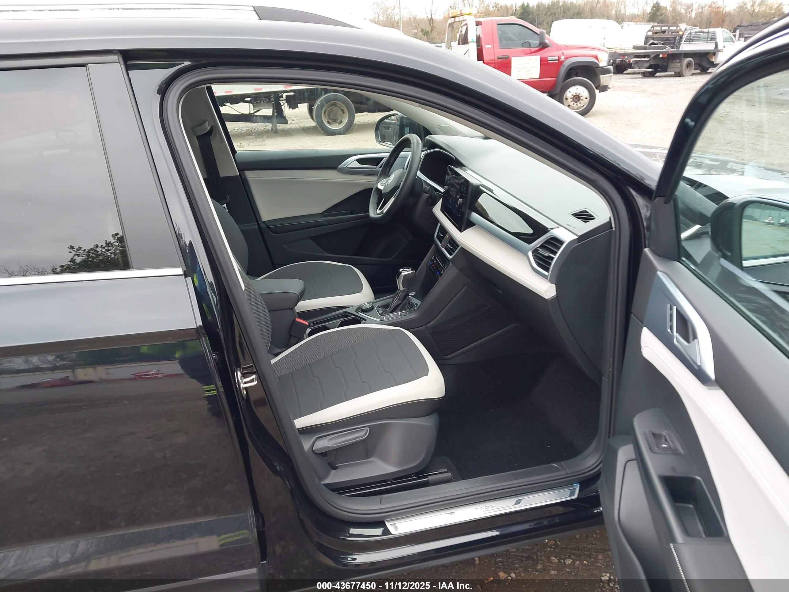 VOLKSWAGEN TAOS image 5