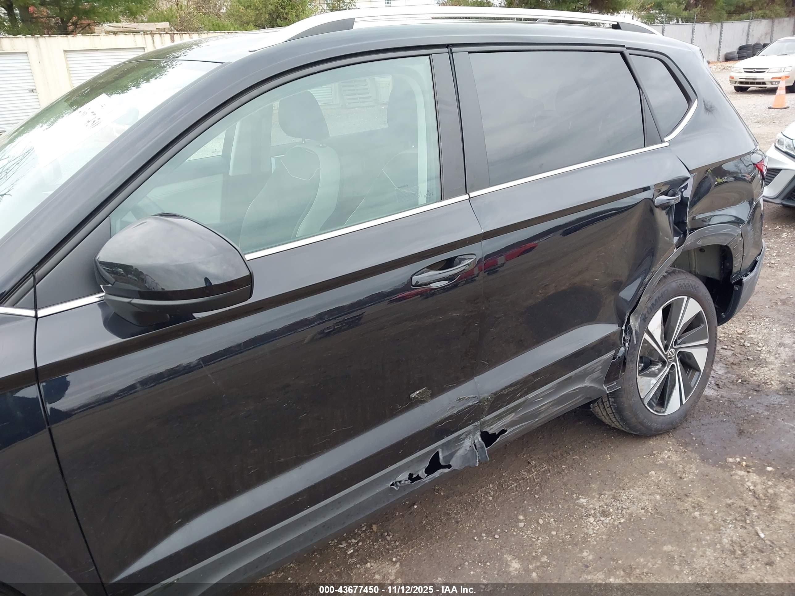 VOLKSWAGEN TAOS image 6