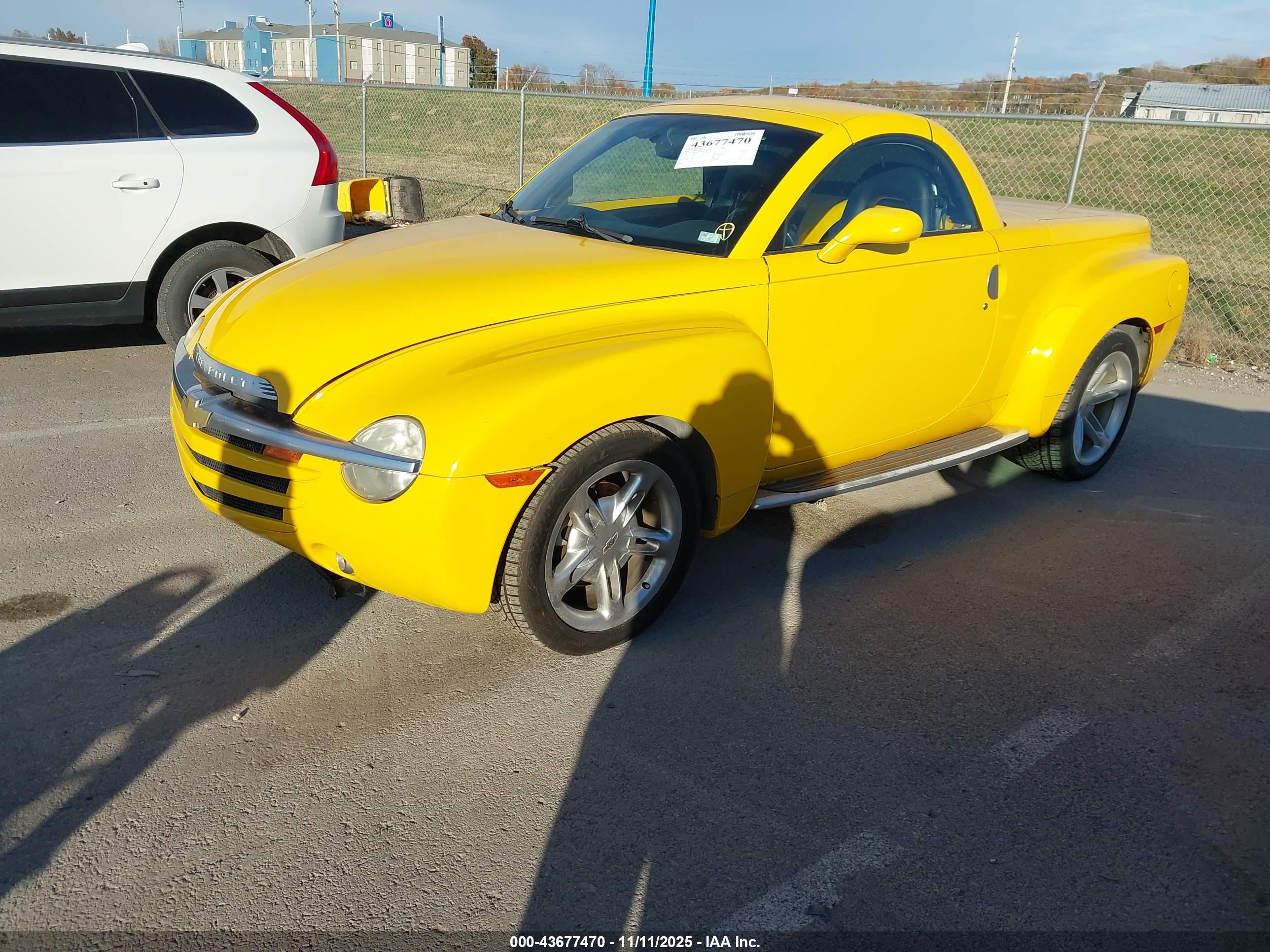 CHEVROLET SSR image 2