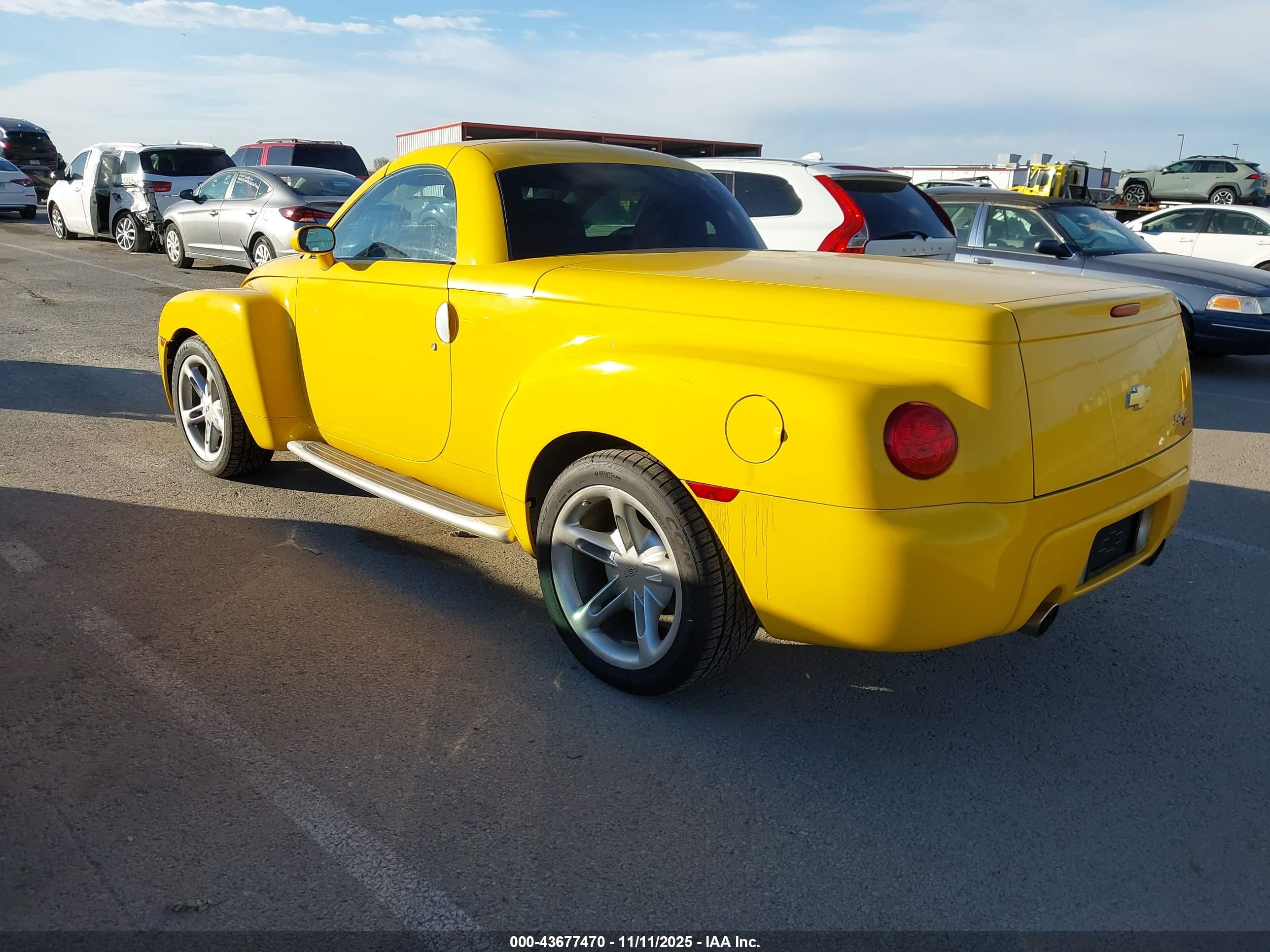 CHEVROLET SSR image 3