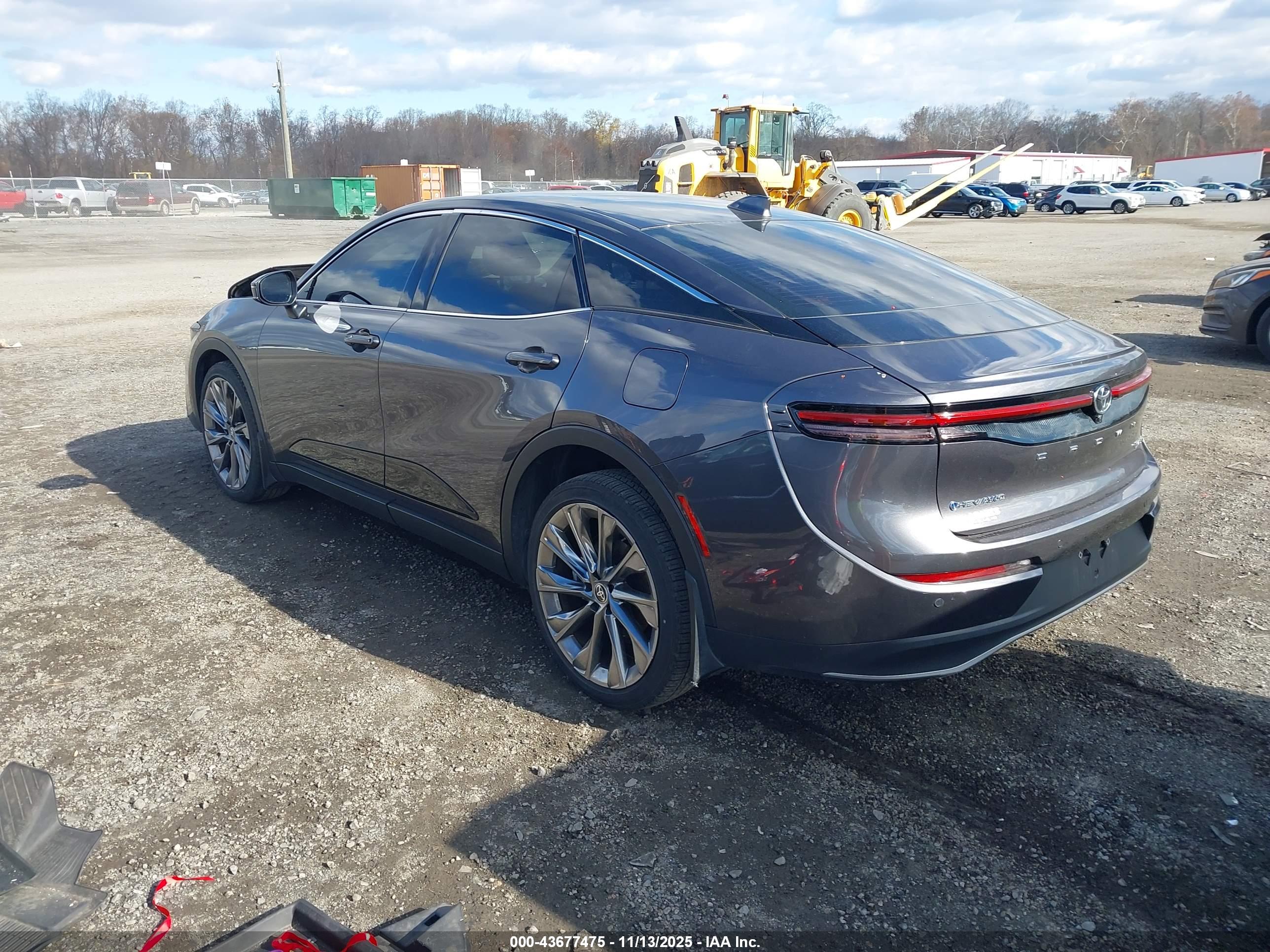 TOYOTA CROWN image 3