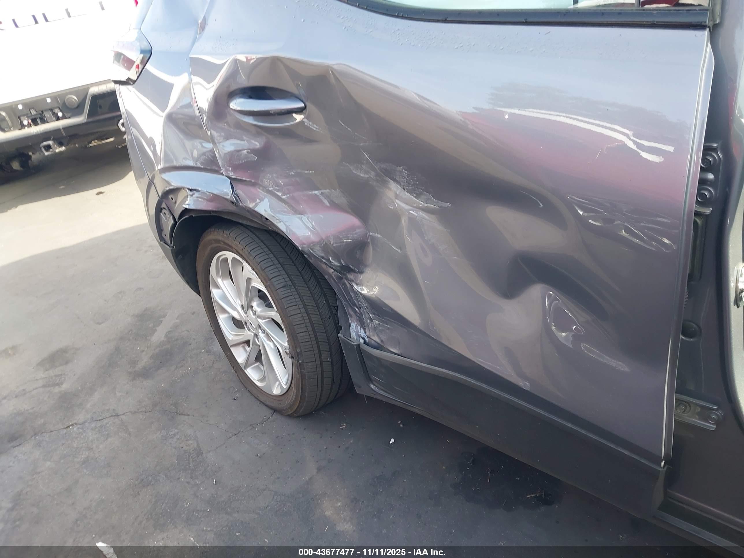 CHEVROLET BOLT image 6