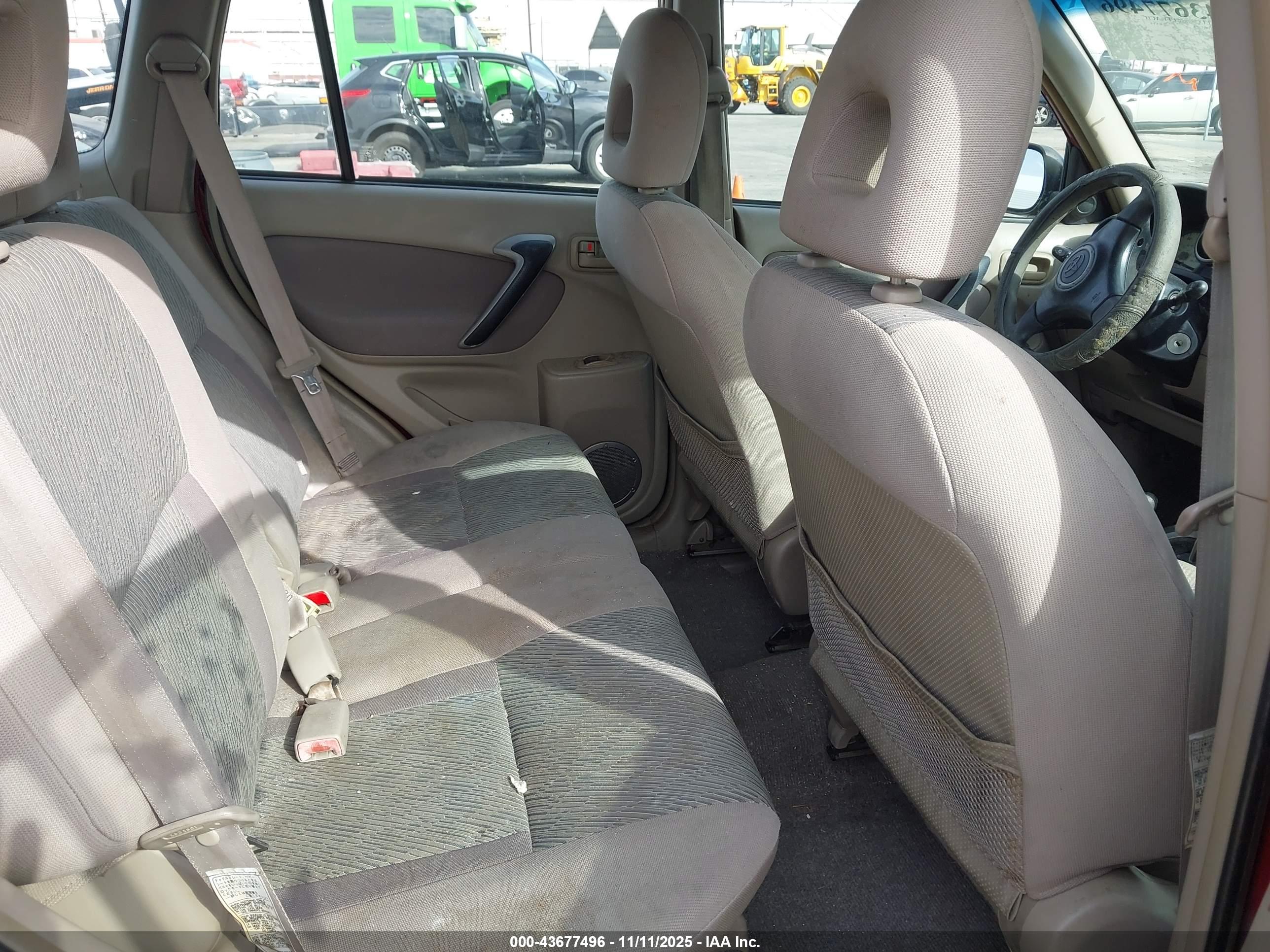 TOYOTA RAV4 image 8