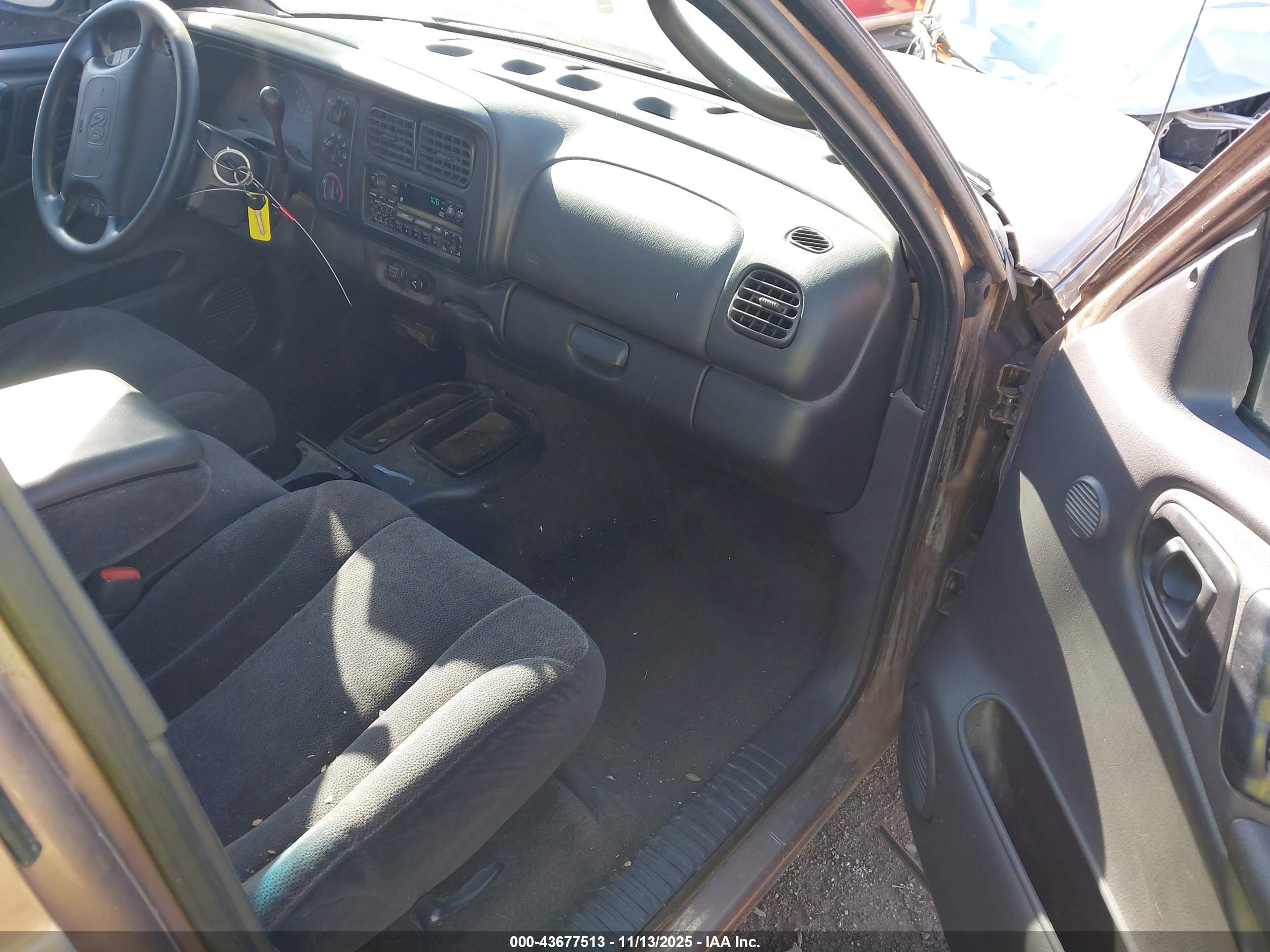 DODGE DAKOTA image 5