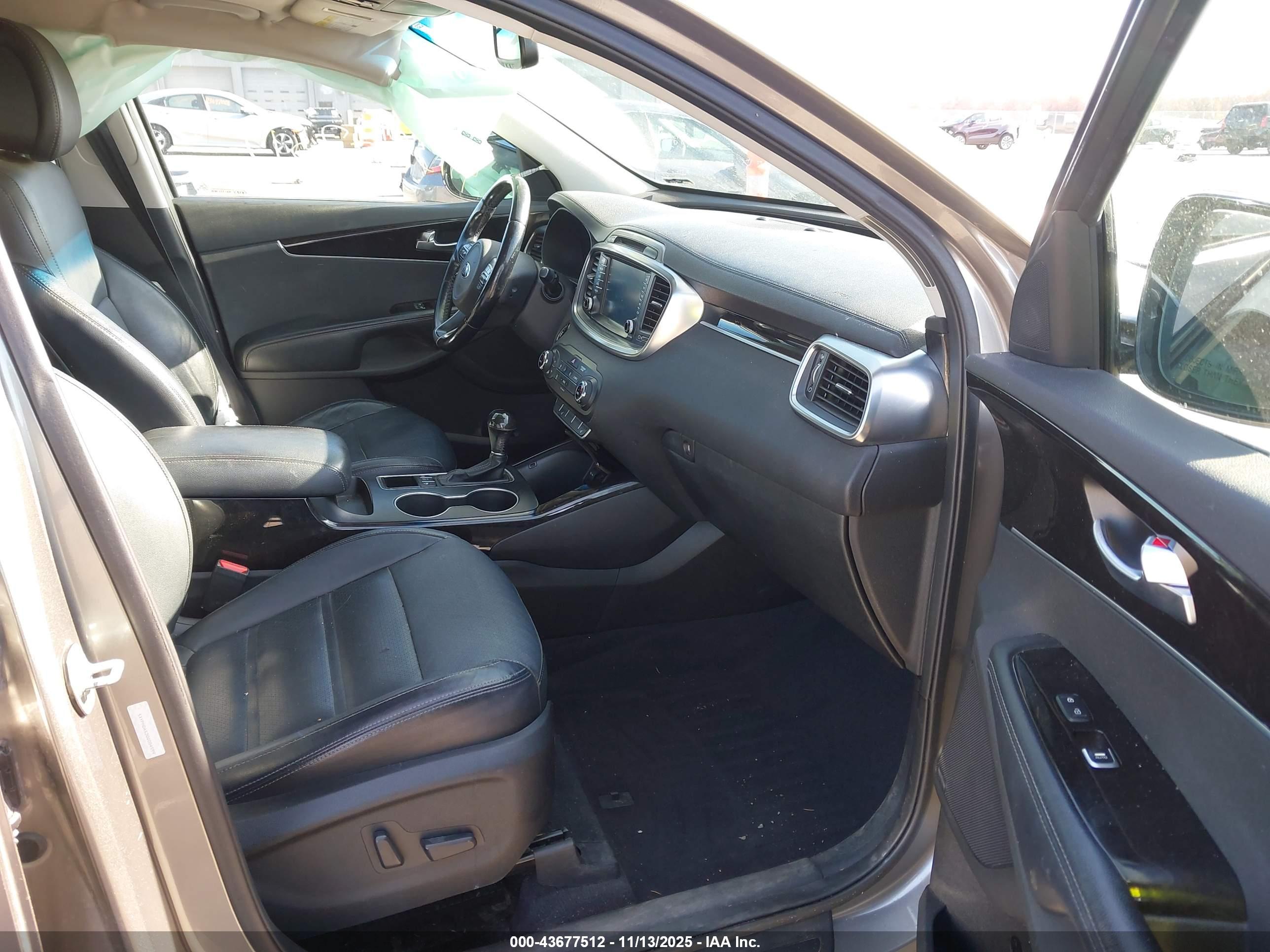 KIA SORENTO image 5