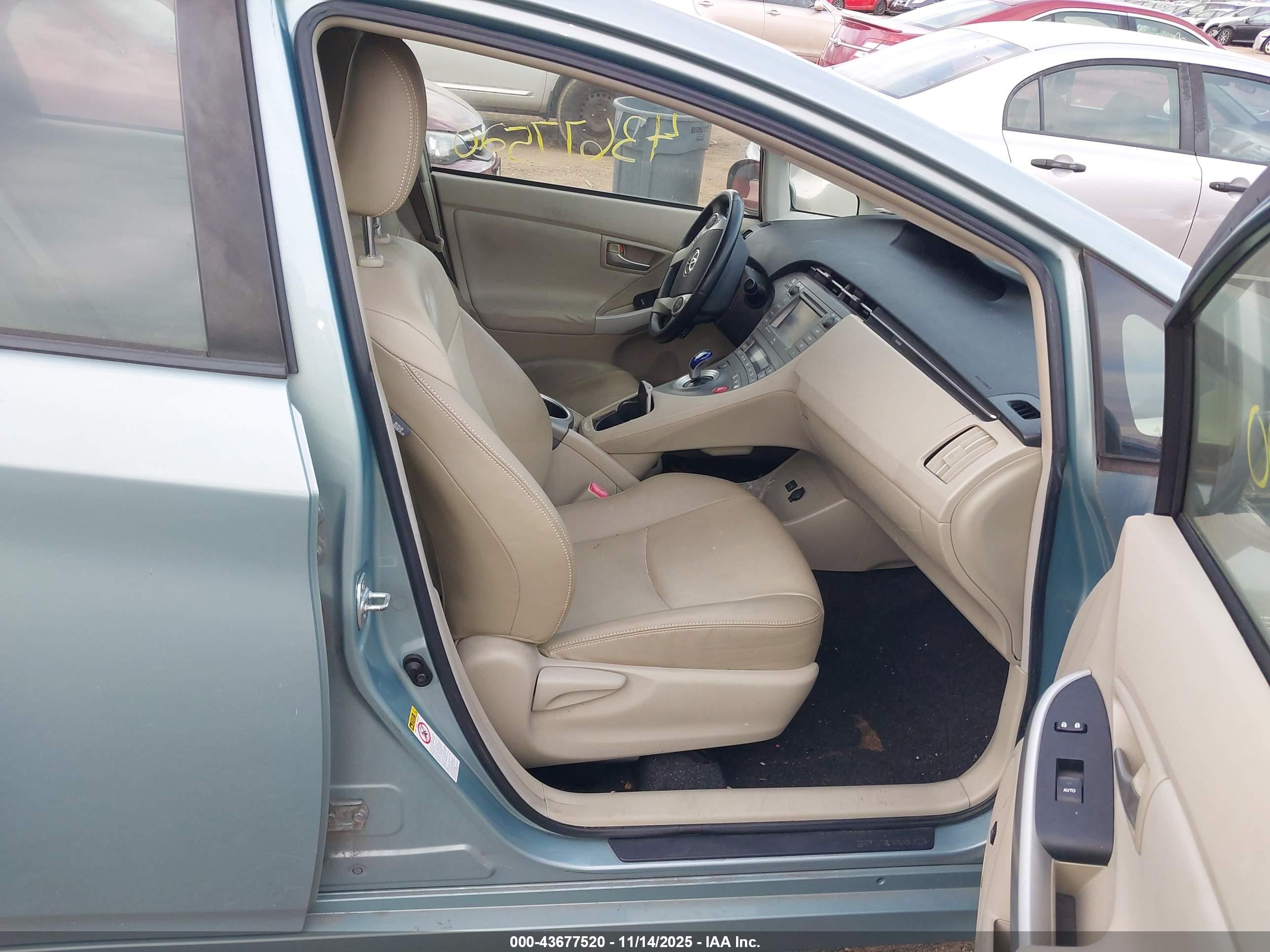 TOYOTA PRIUS image 5