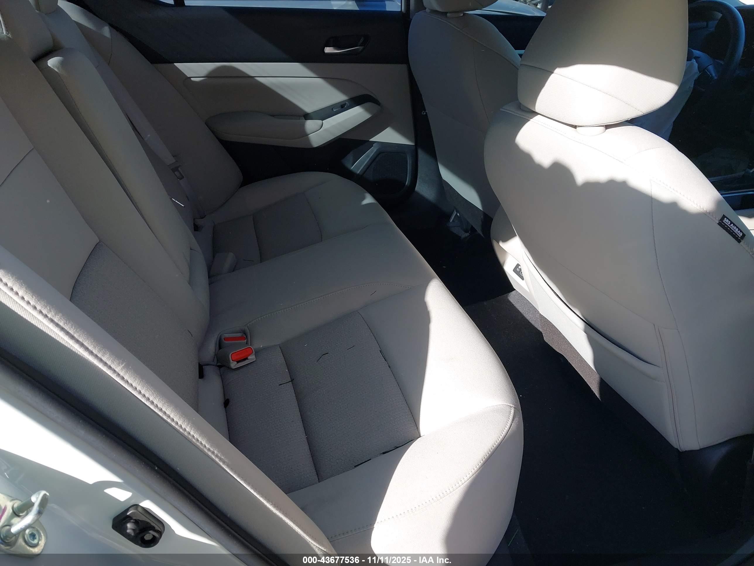 NISSAN ALTIMA image 8