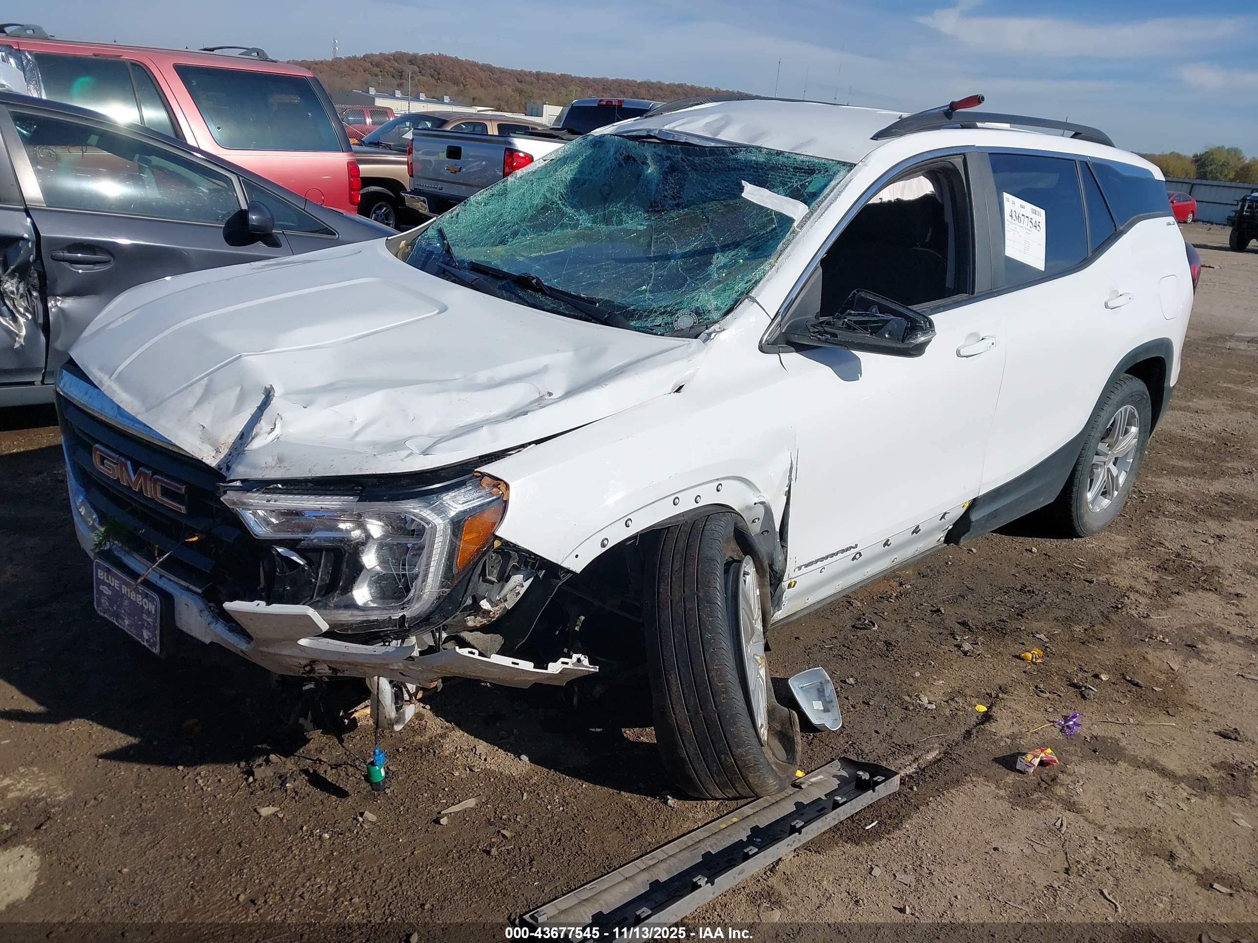 GMC TERRAIN image 2