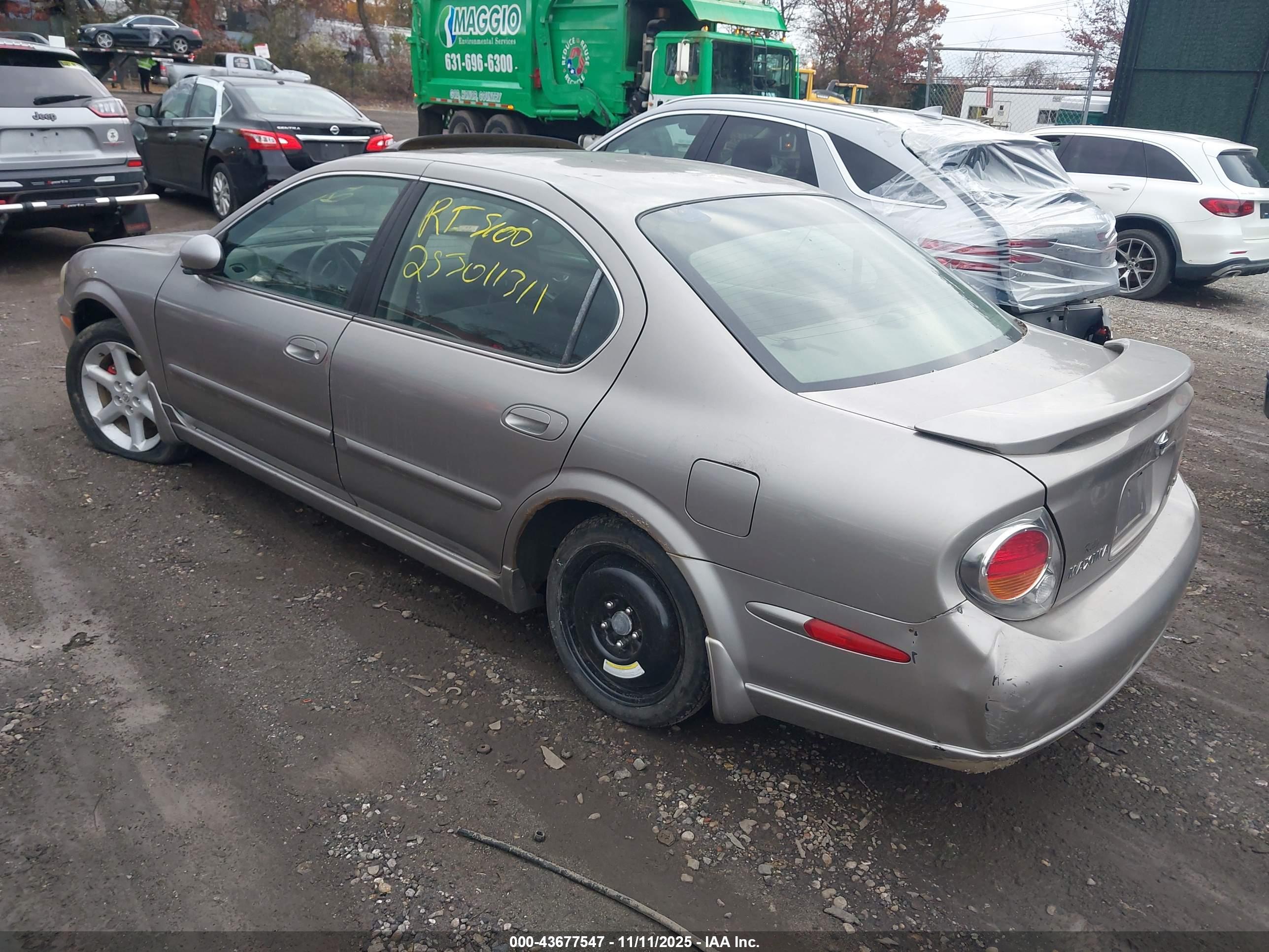 NISSAN MAXIMA image 3