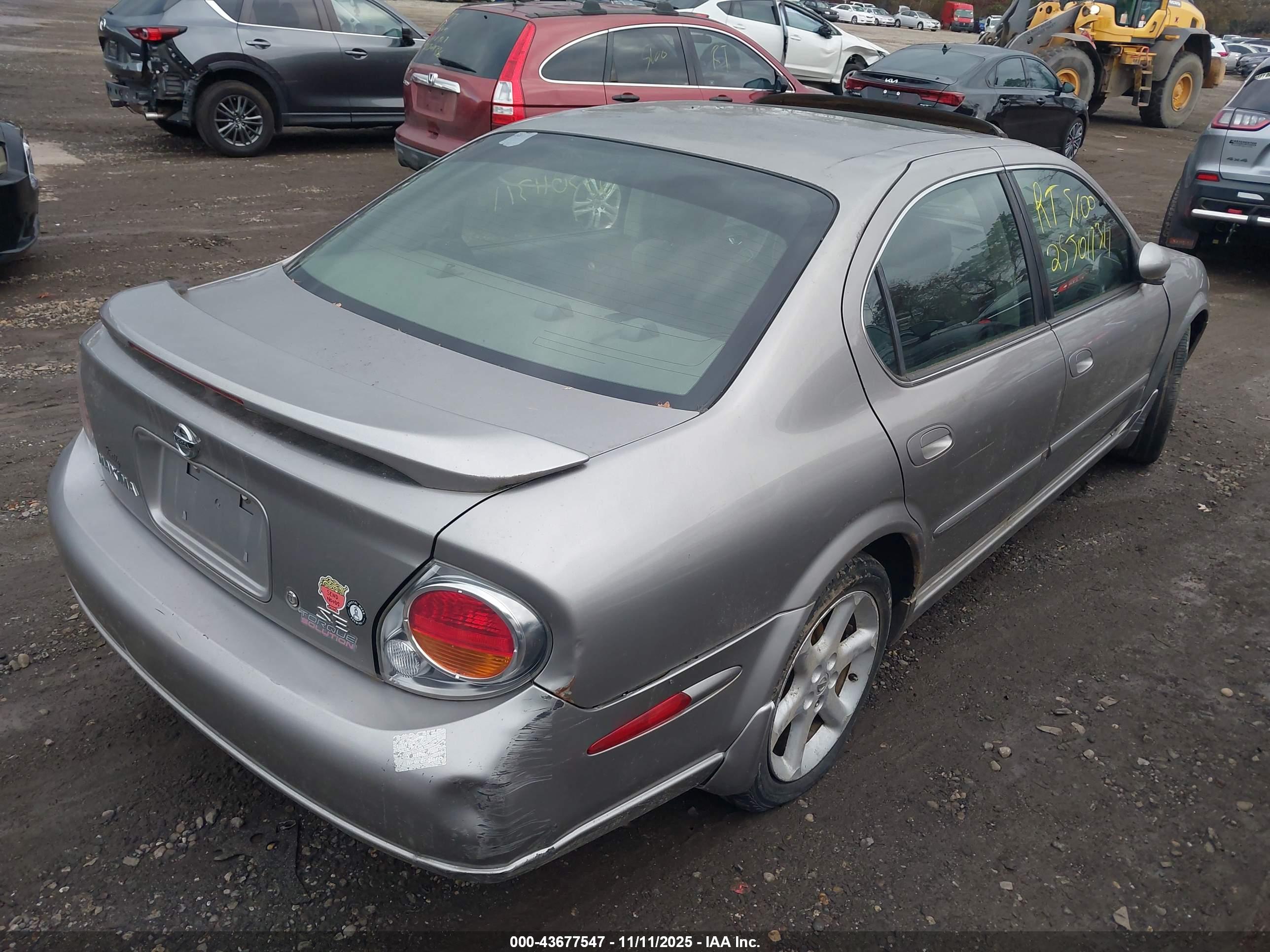 NISSAN MAXIMA image 4