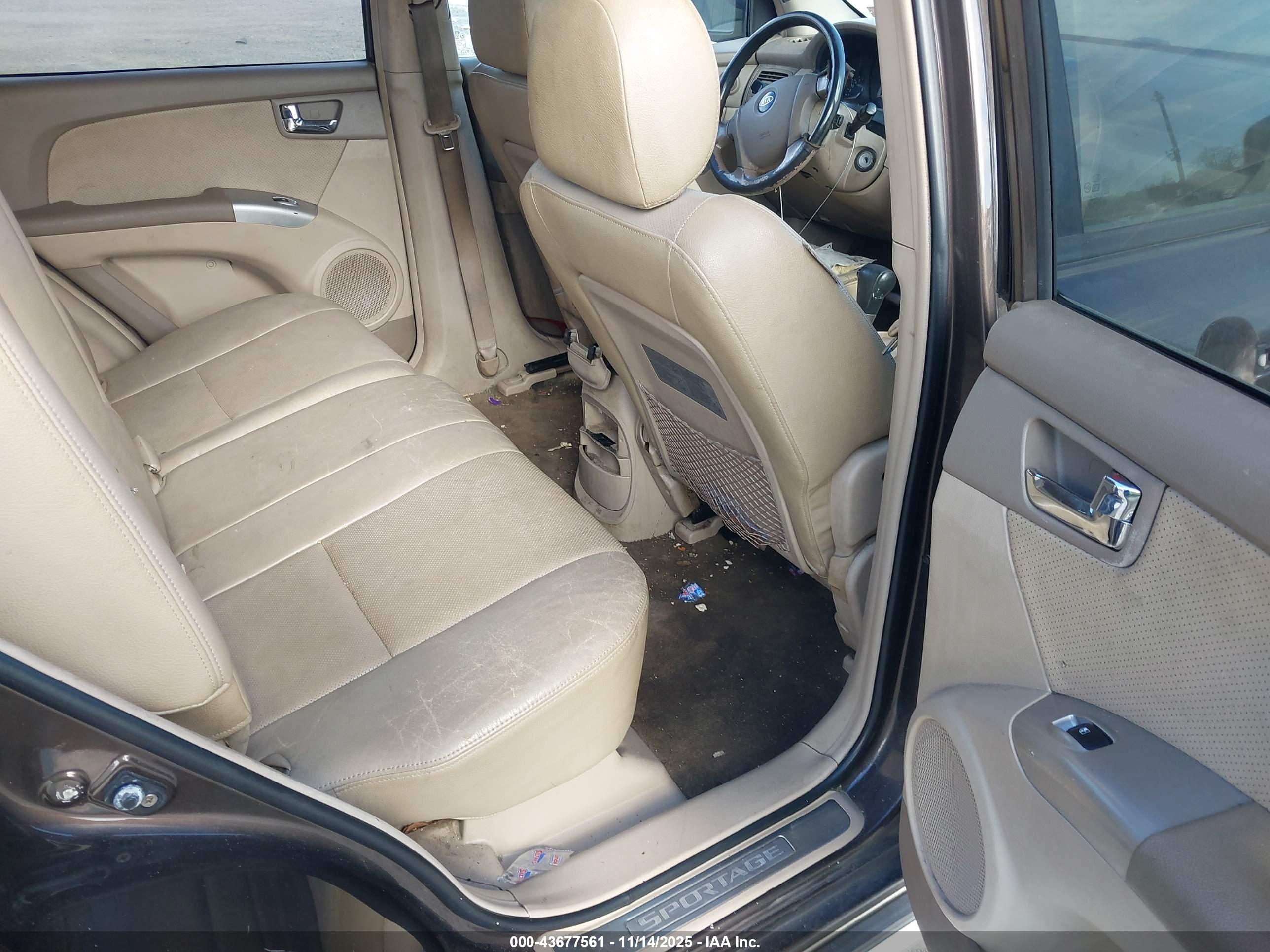 KIA SPORTAGE image 8