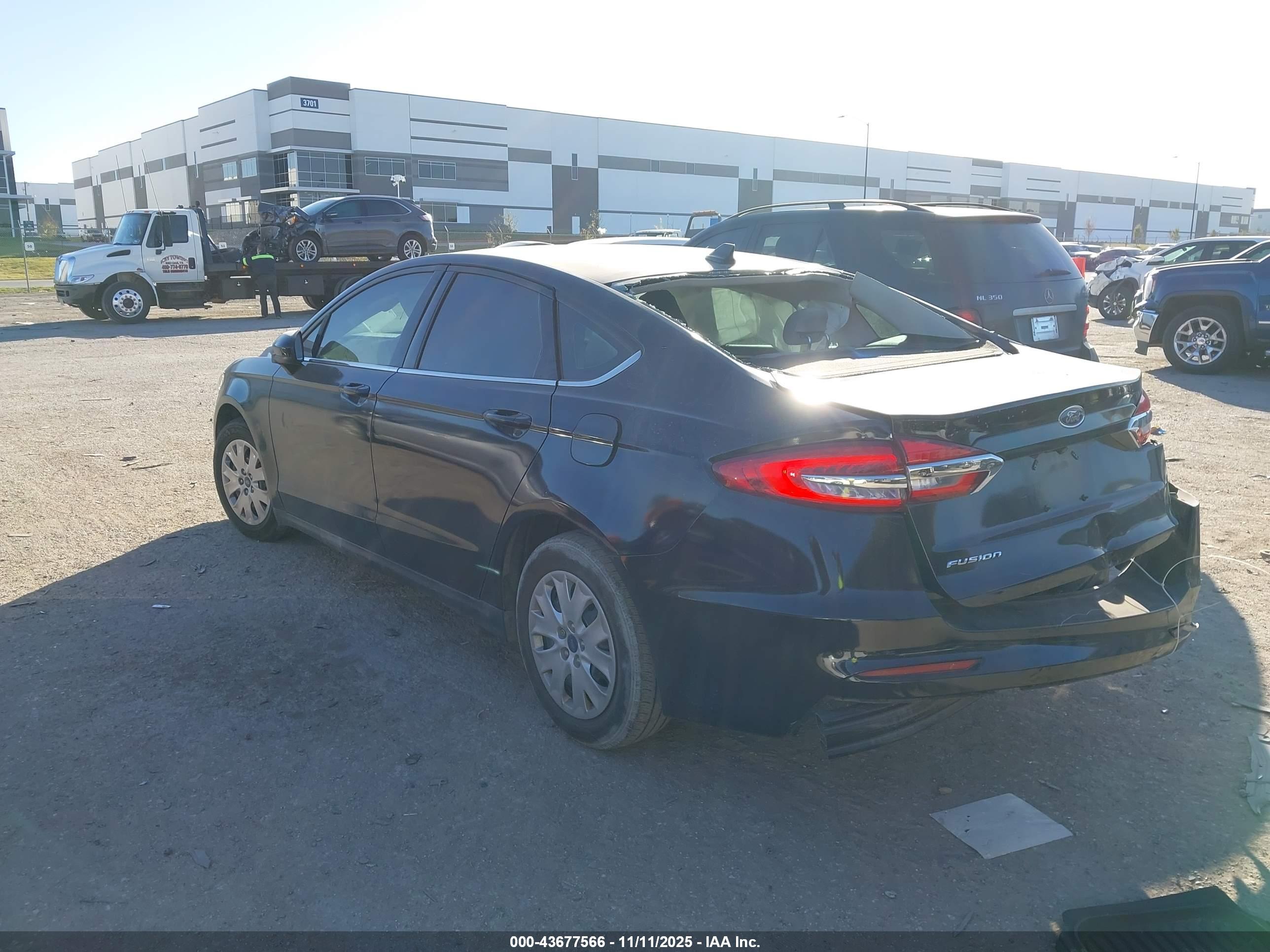 FORD FUSION image 3