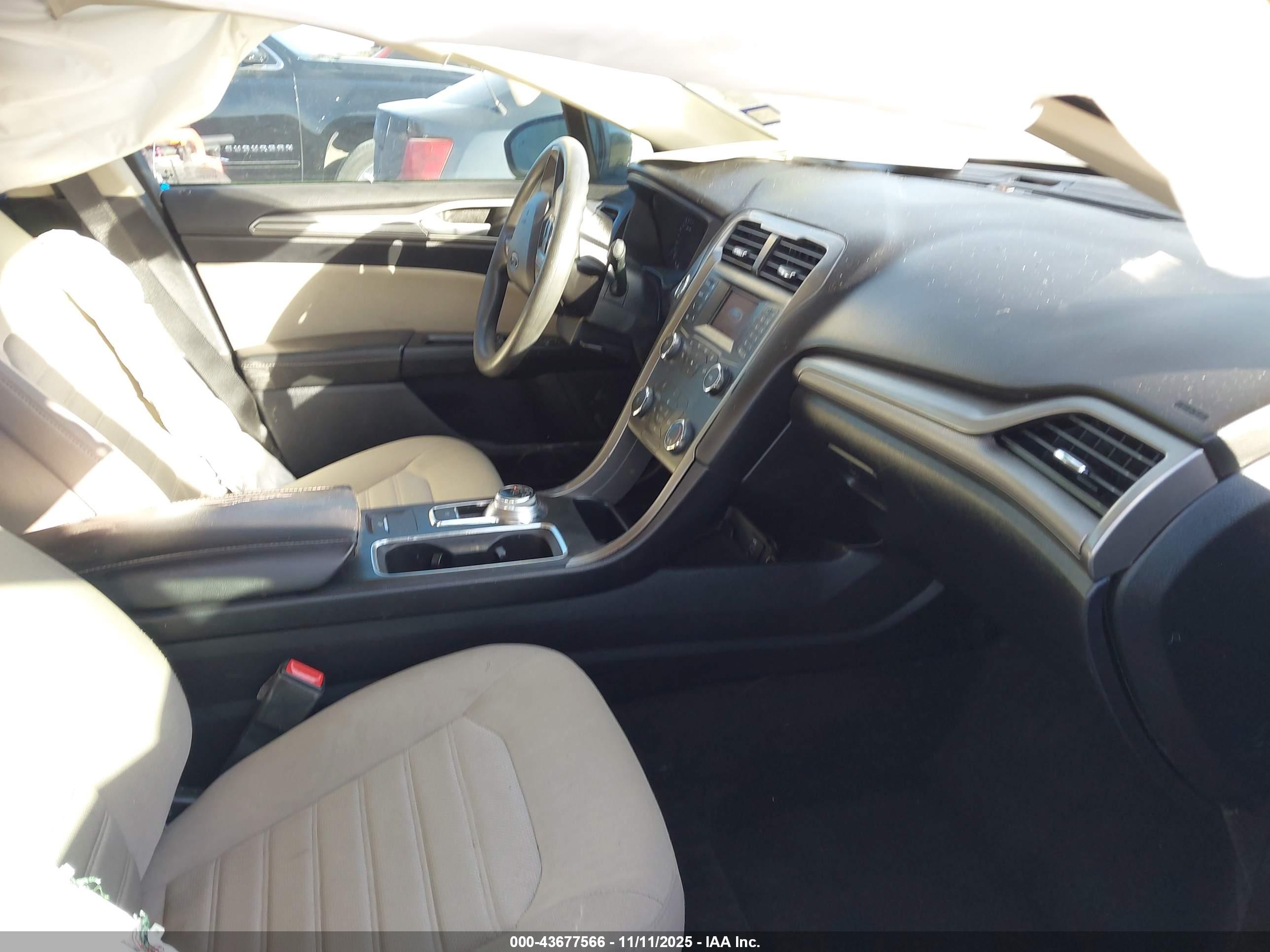 FORD FUSION image 5