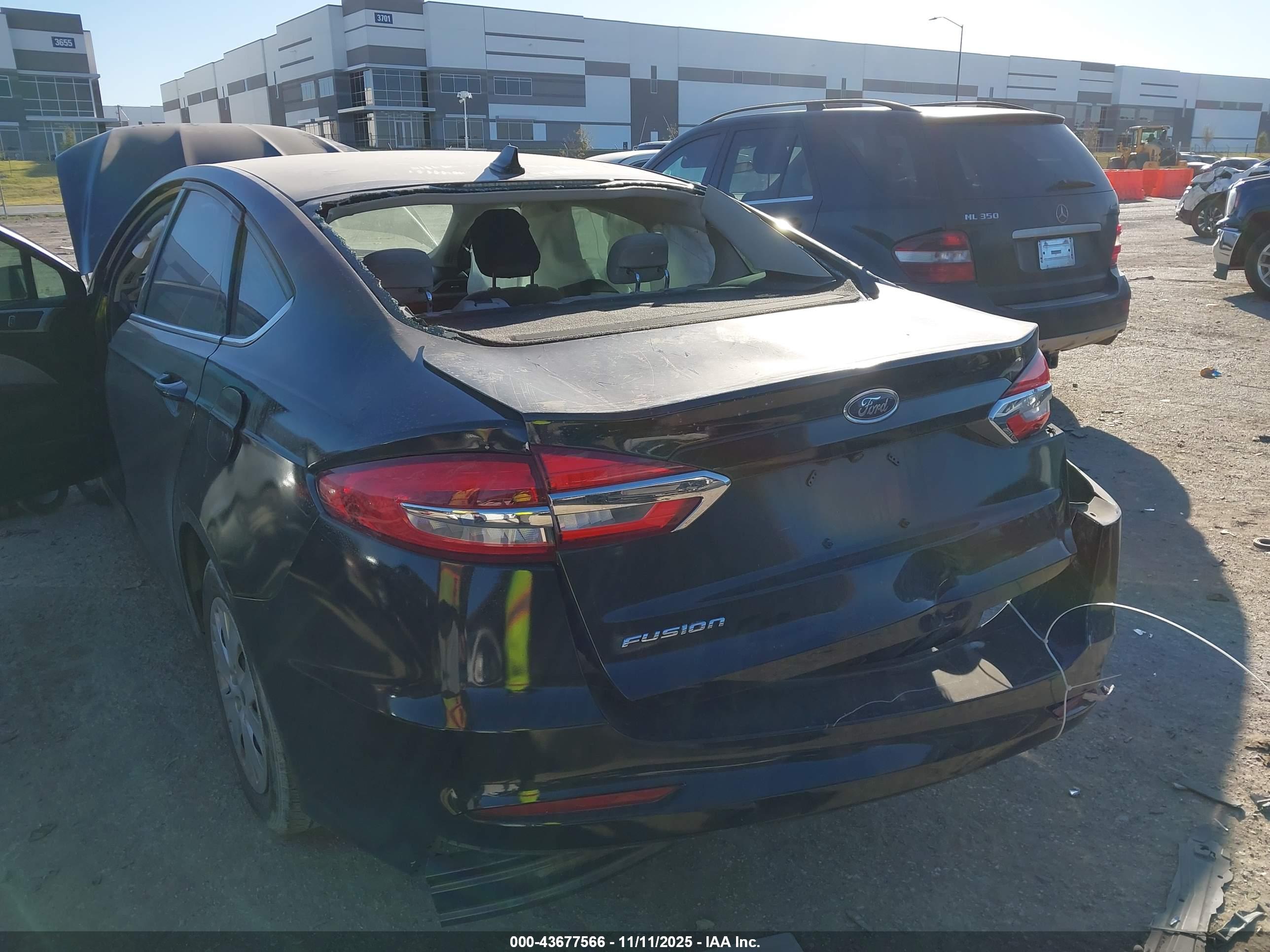 FORD FUSION image 6