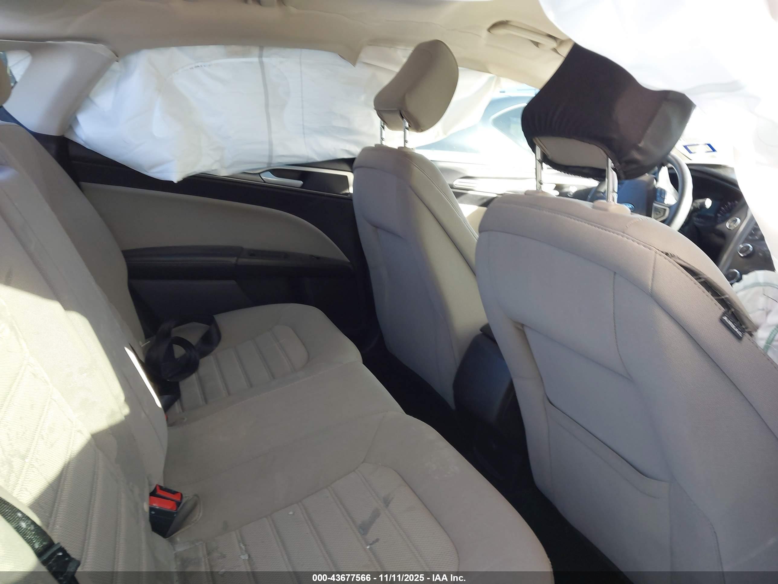 FORD FUSION image 8