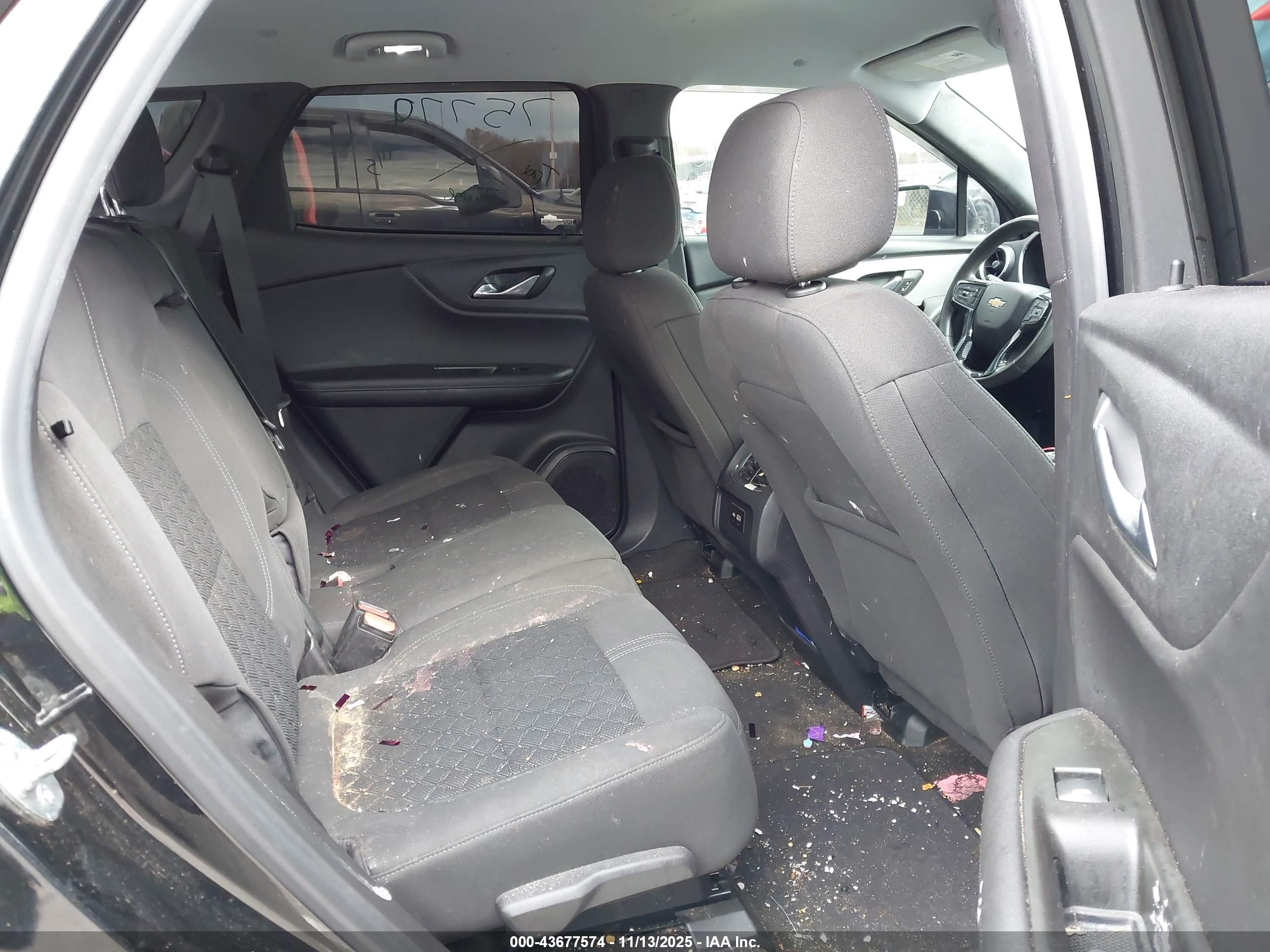 CHEVROLET BLAZER image 8