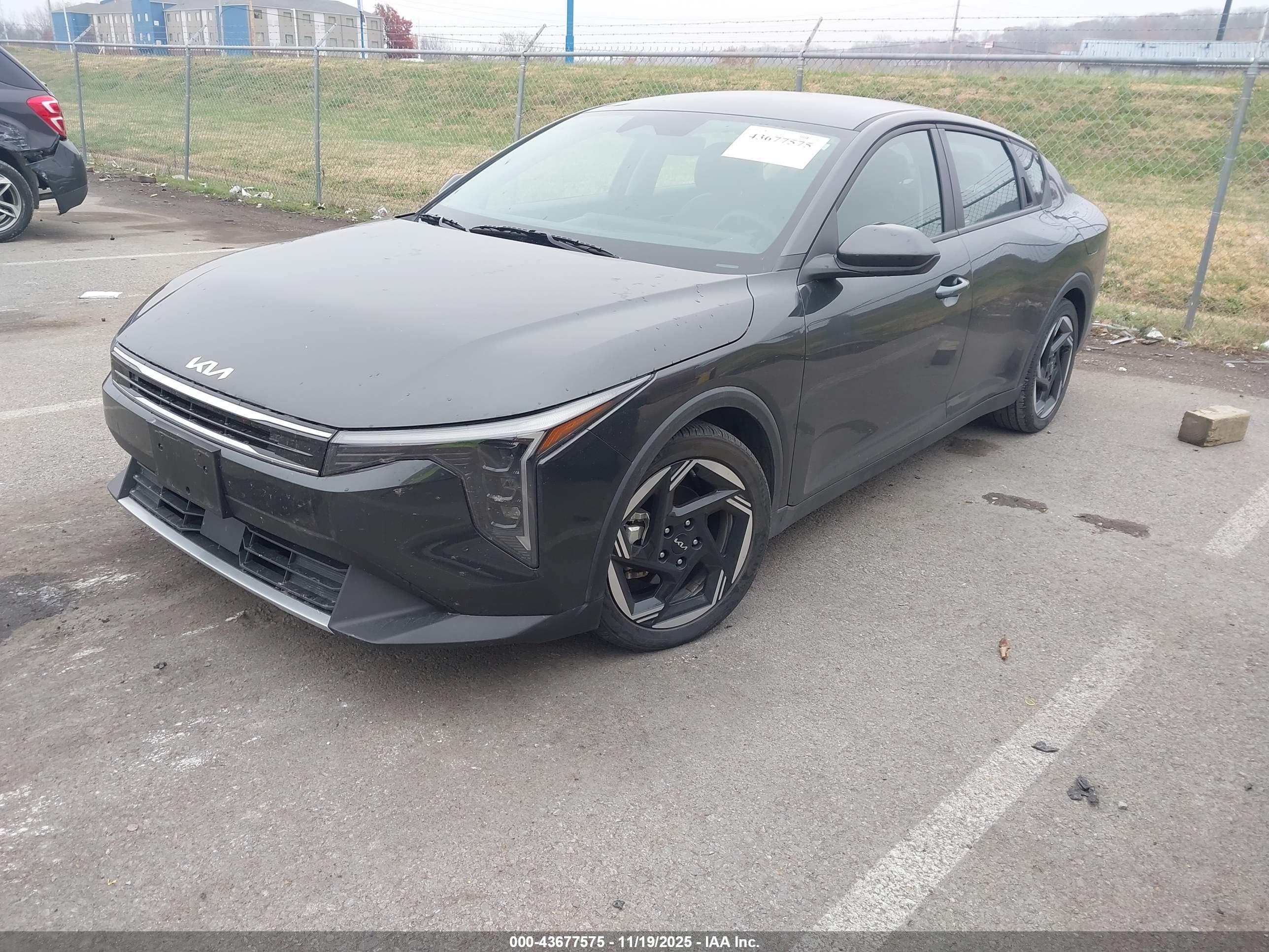 KIA K4 image 2