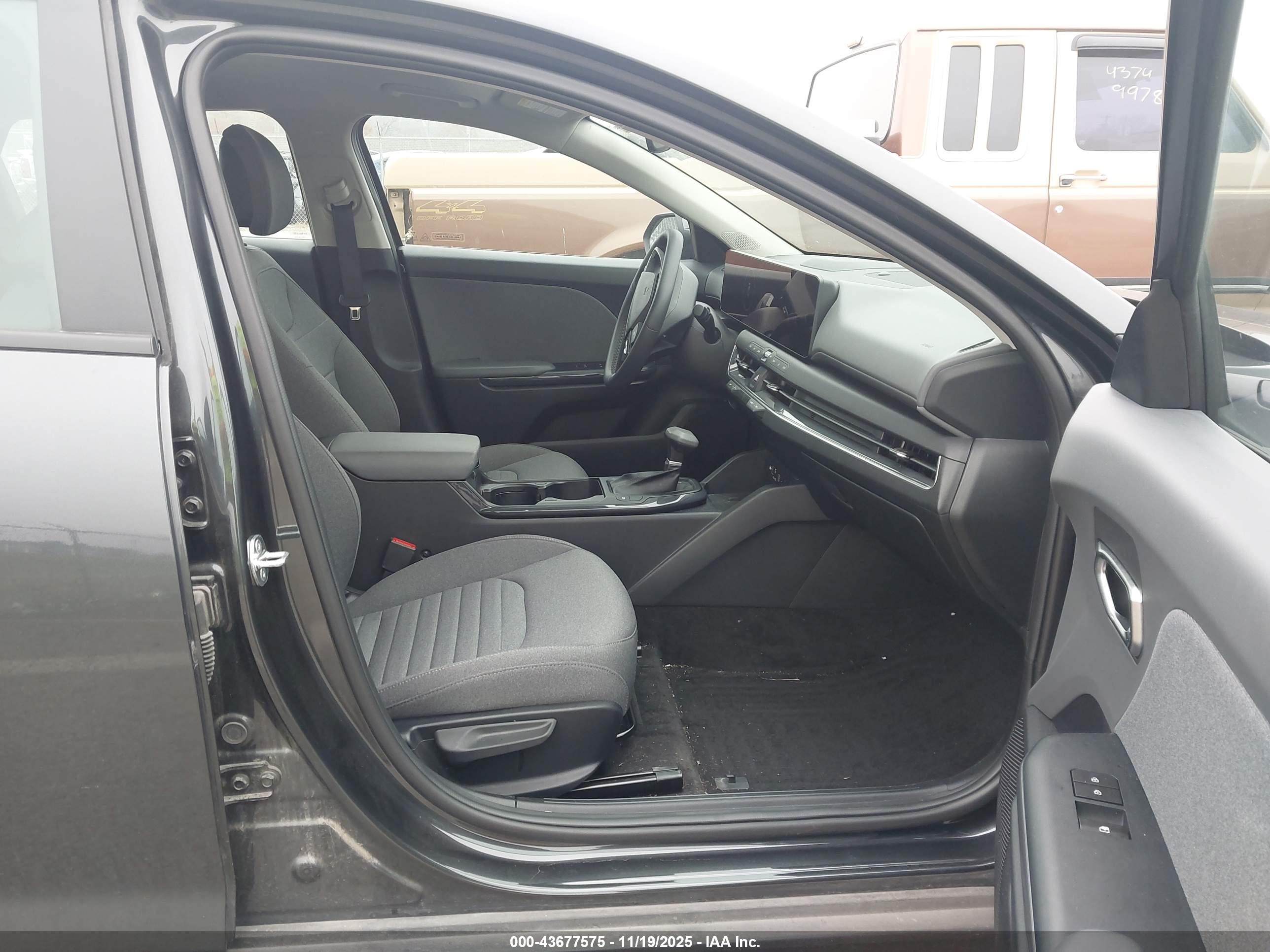 KIA K4 image 5